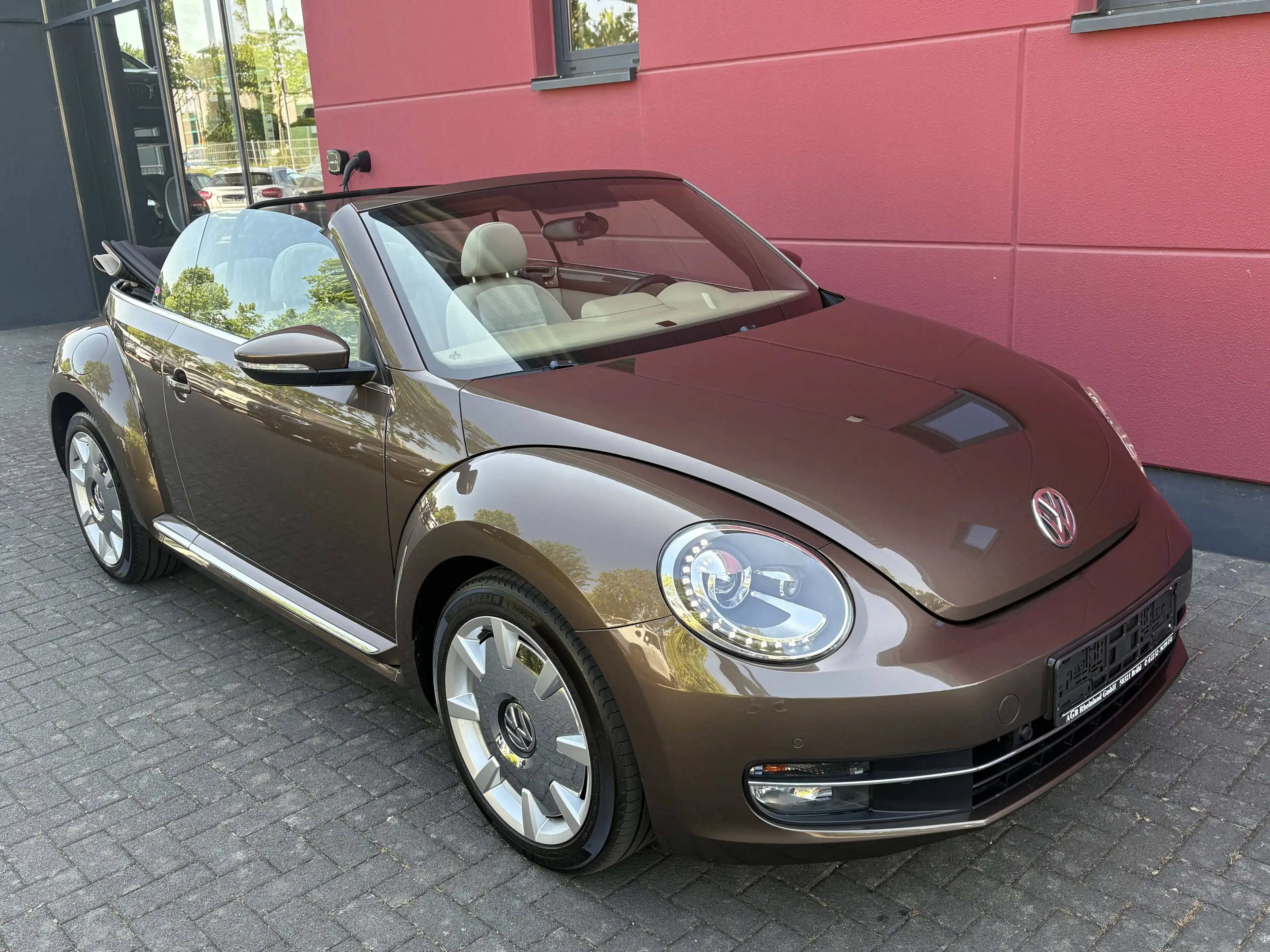 Volkswagen Beetle CABRIO 1.2 TSI BMT EDITION DESIGN 105PS TOFFEEBRAUN ALU18" GARANTIE — photo 3