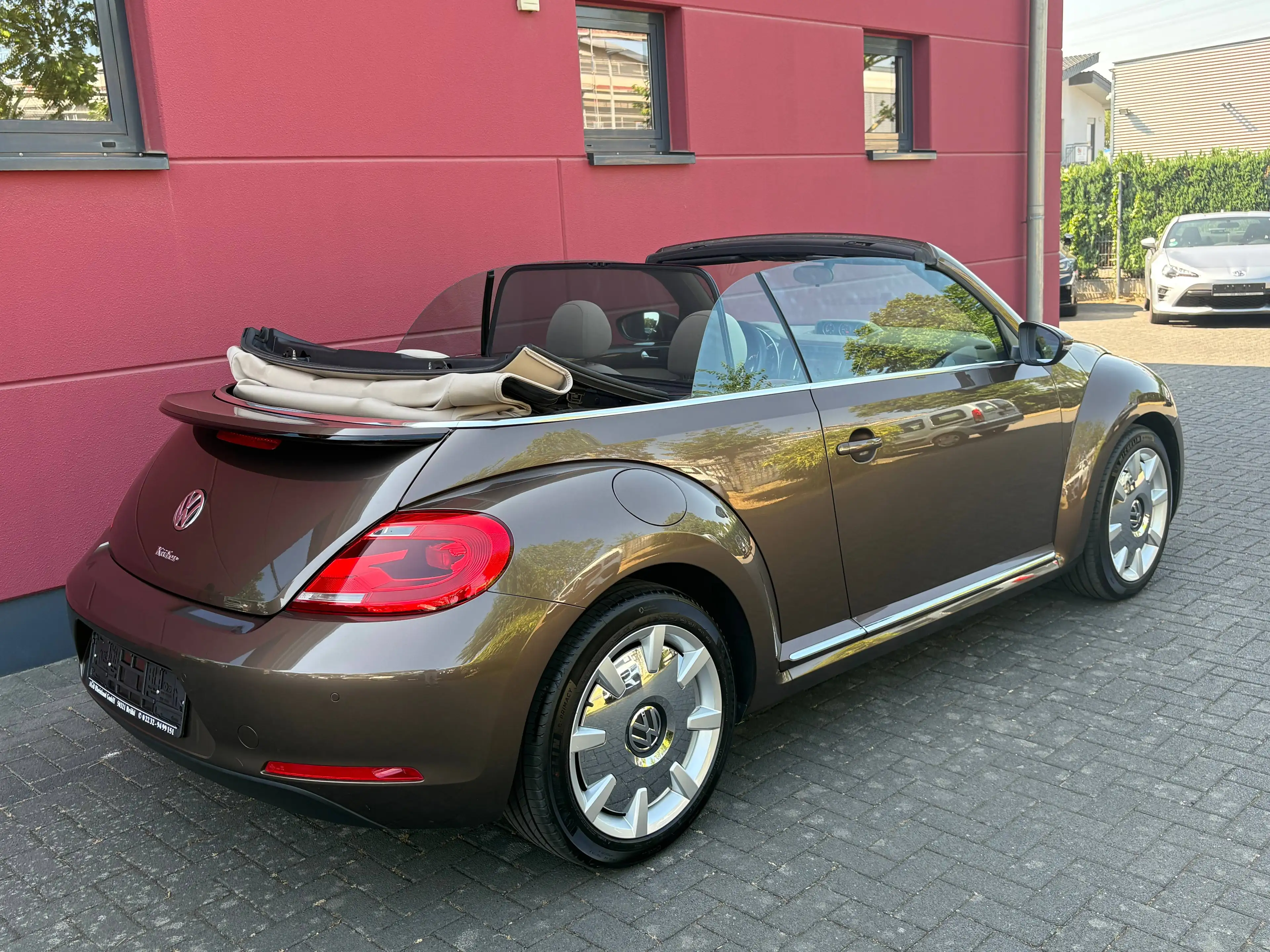 Volkswagen Beetle CABRIO 1.2 TSI BMT EDITION DESIGN 105PS TOFFEEBRAUN ALU18" GARANTIE — photo 4