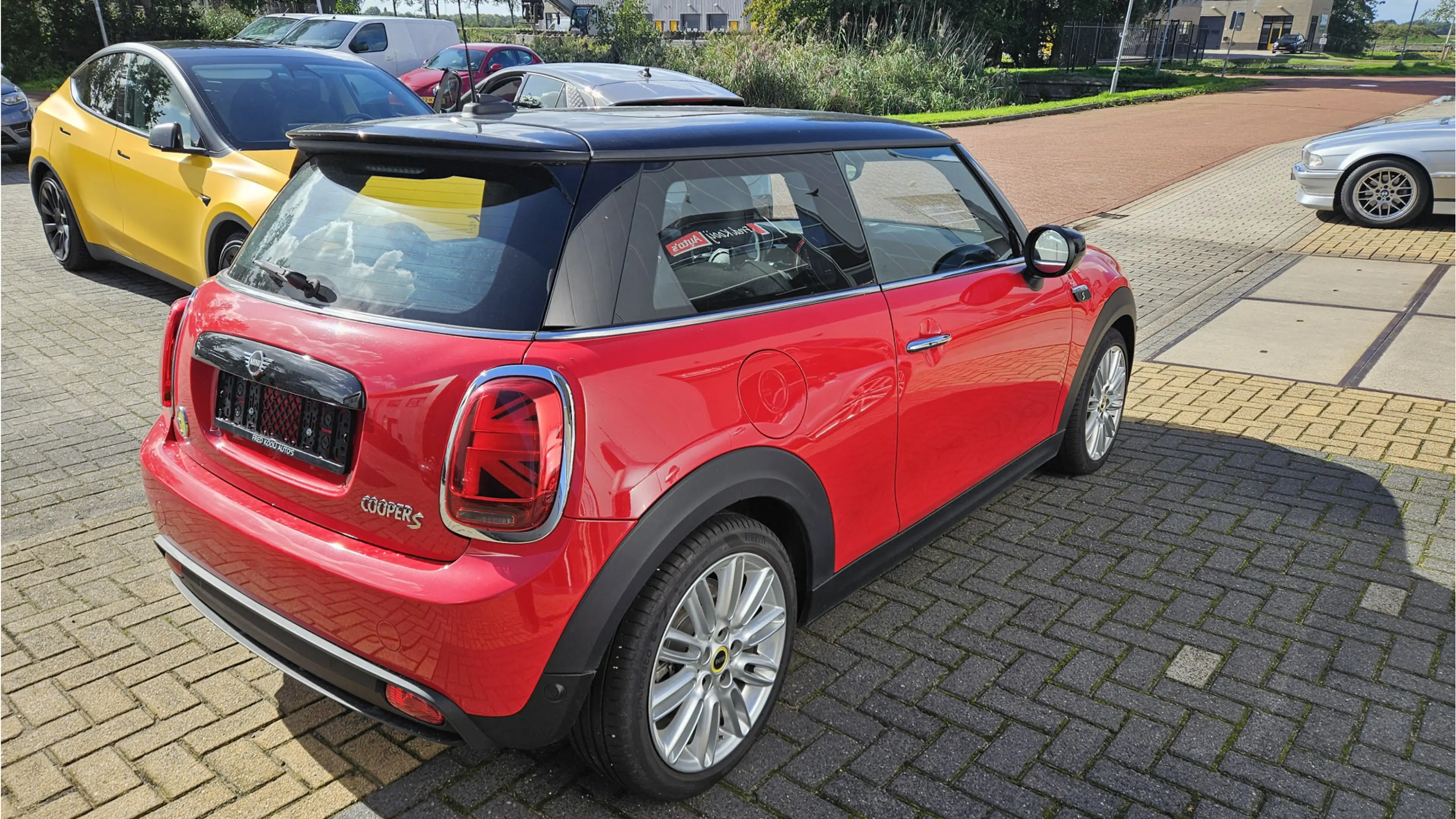 MINI Cooper SE Electric Chilli Red Edition 33 kWh Panoramadak — photo 2