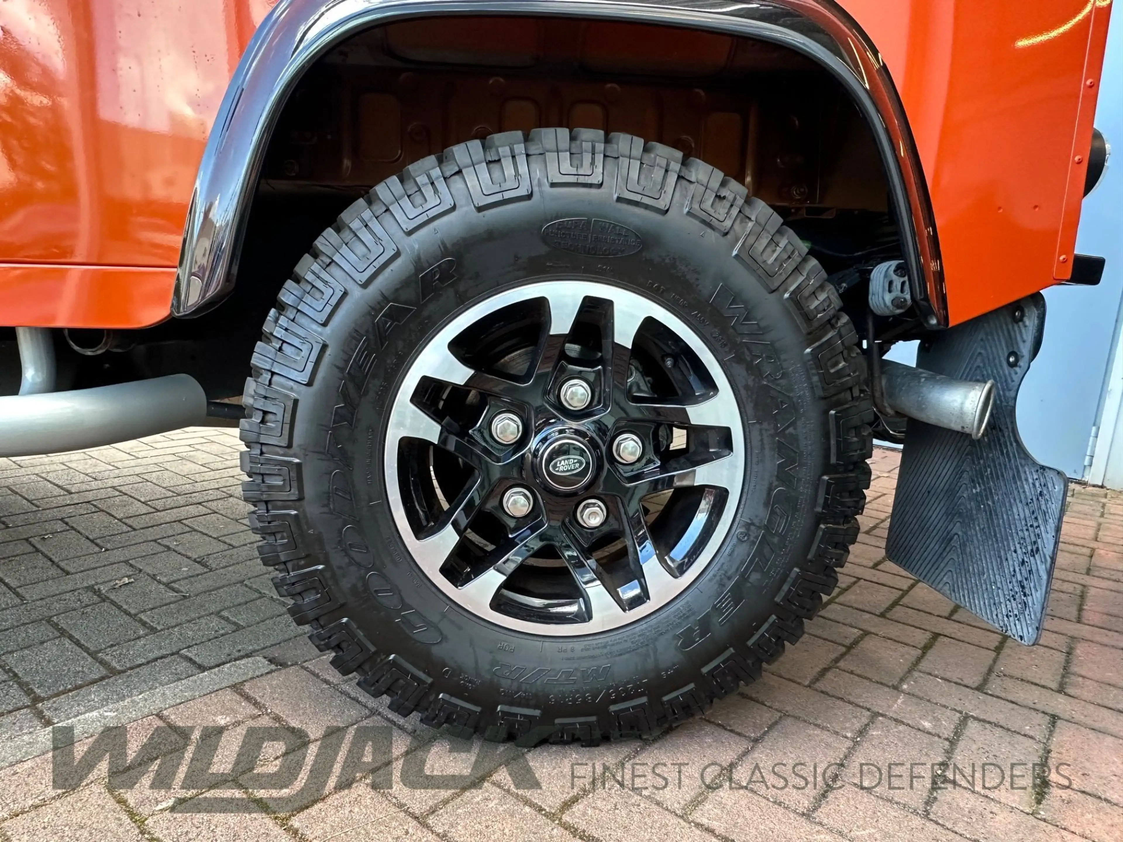 Land Rover Defender 90 TD4 ADVENTURE *Limited Edition* — photo 9