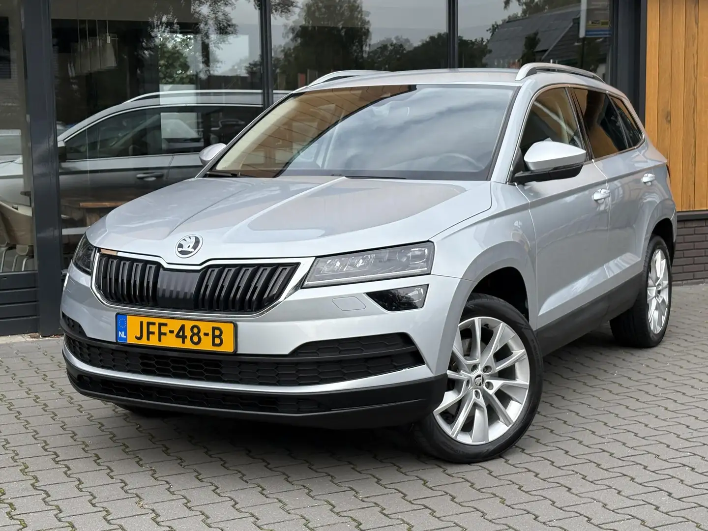 Skoda Karoq 1.0 TSI Apple Carplay, LED, Elekt. Stoel, Trekhaak Gris - 2