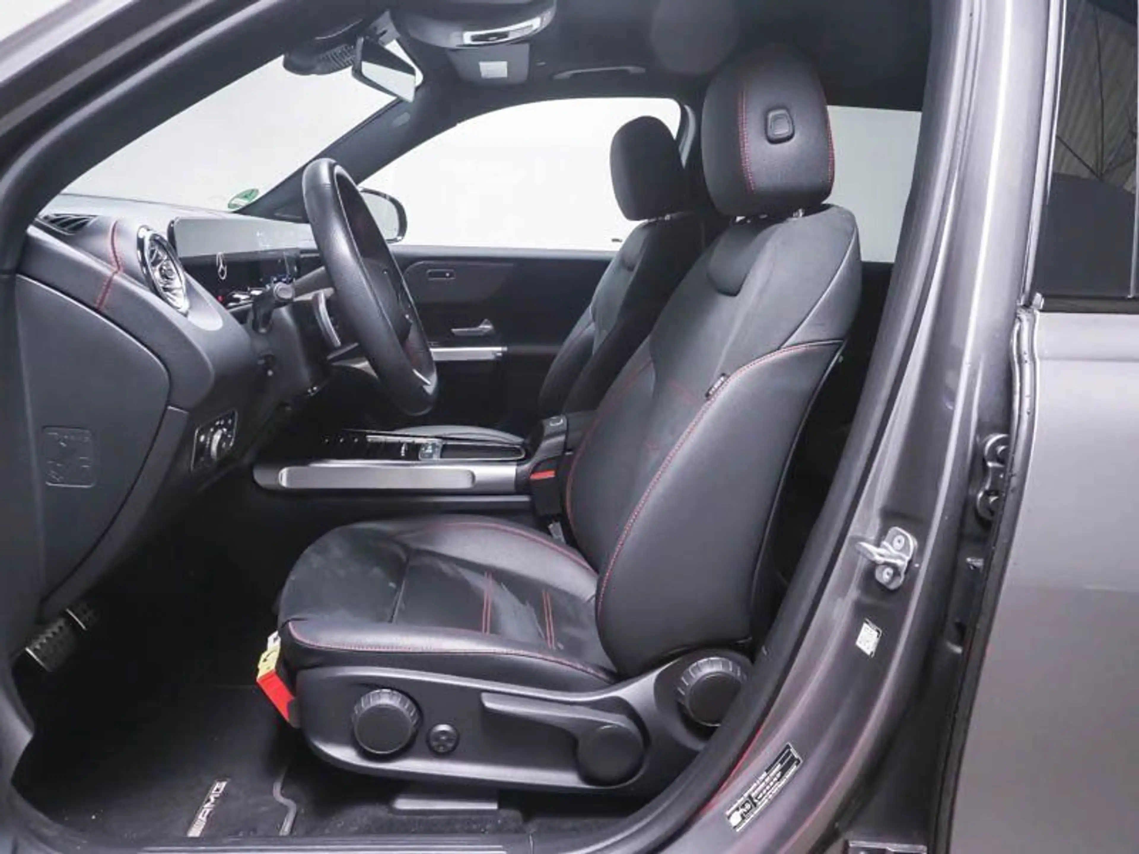 Mercedes-Benz EQB 250 AMG-ADVANCED+ NIGHT AHK FAP PANOR SOUND — photo 7