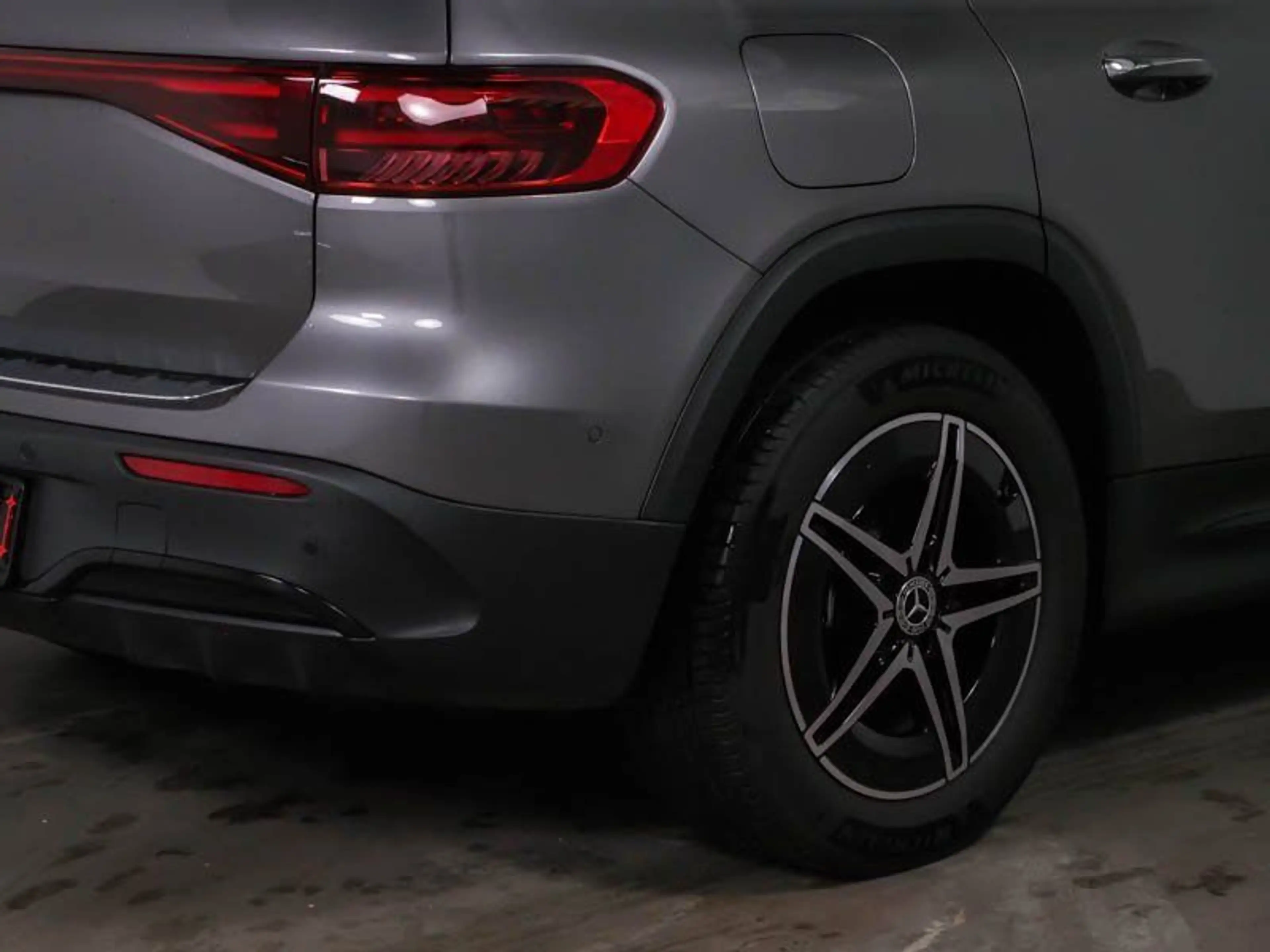 Mercedes-Benz EQB 250 AMG-ADVANCED+ NIGHT AHK FAP PANOR SOUND — photo 5