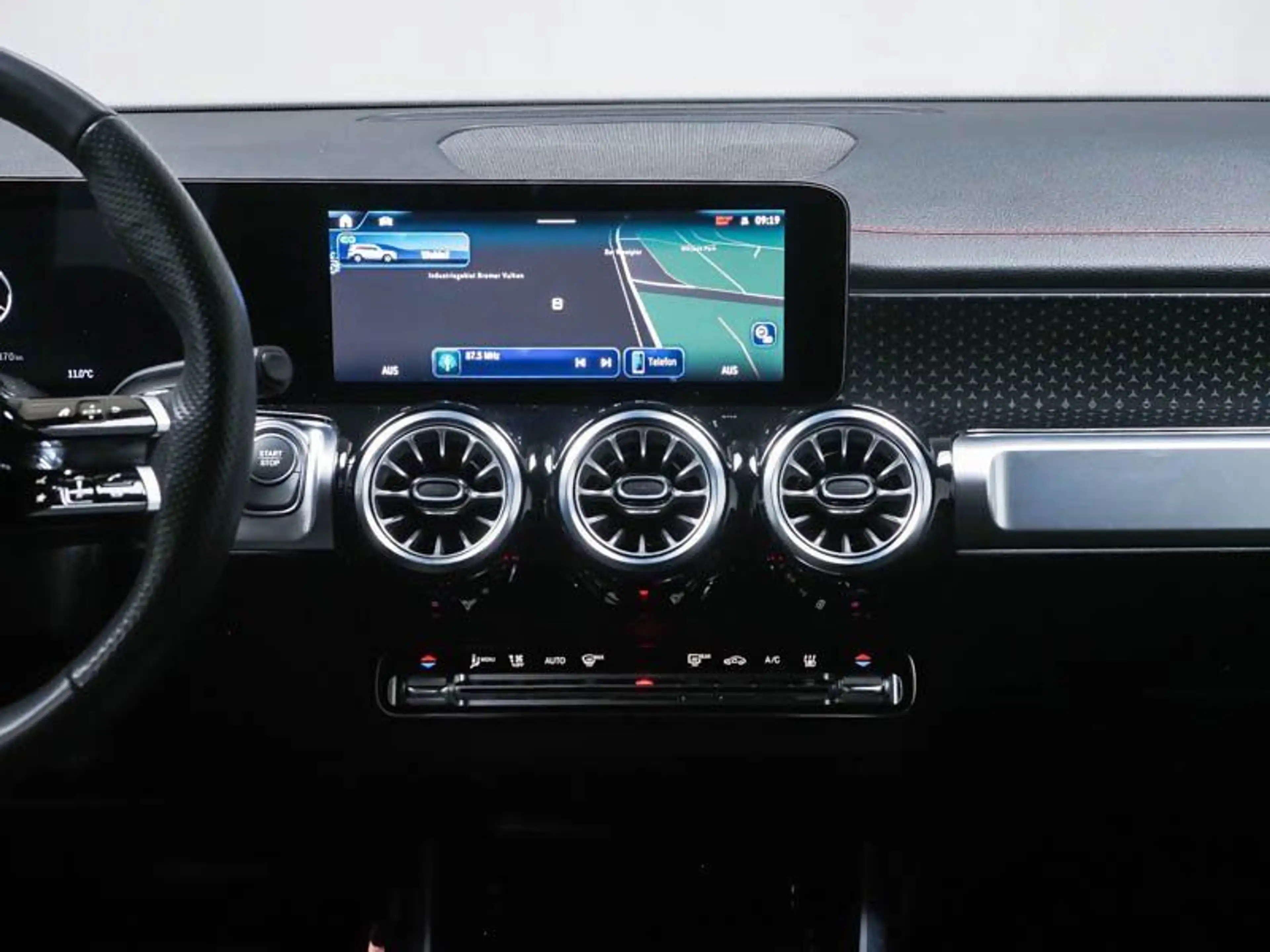 Mercedes-Benz EQB 250 AMG-ADVANCED+ NIGHT AHK FAP PANOR SOUND — photo 9