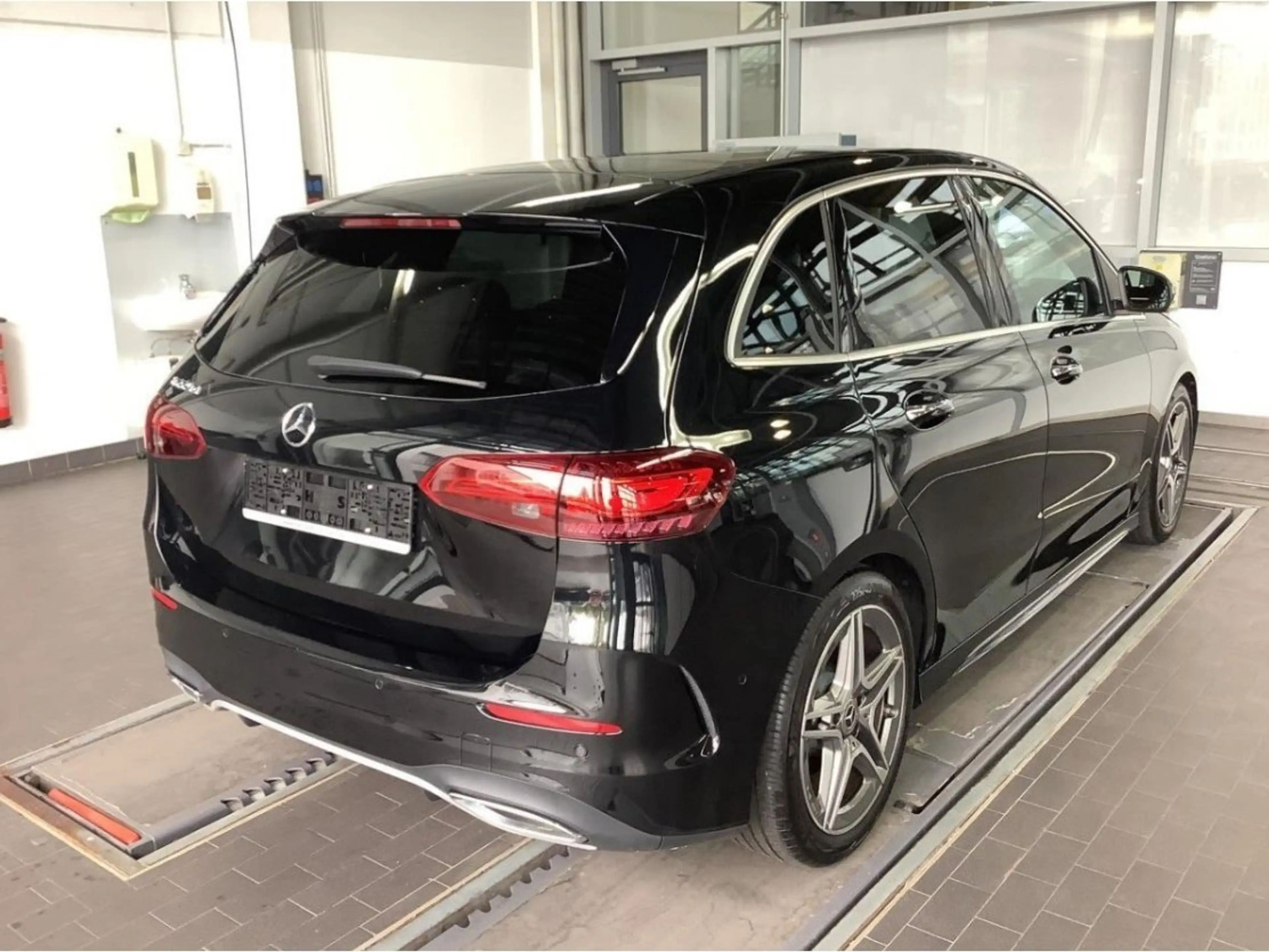 Mercedes-Benz B 220 B220d AMG Prem+ AHK Pano HUD Memo MLED 360°DISTR — photo 6