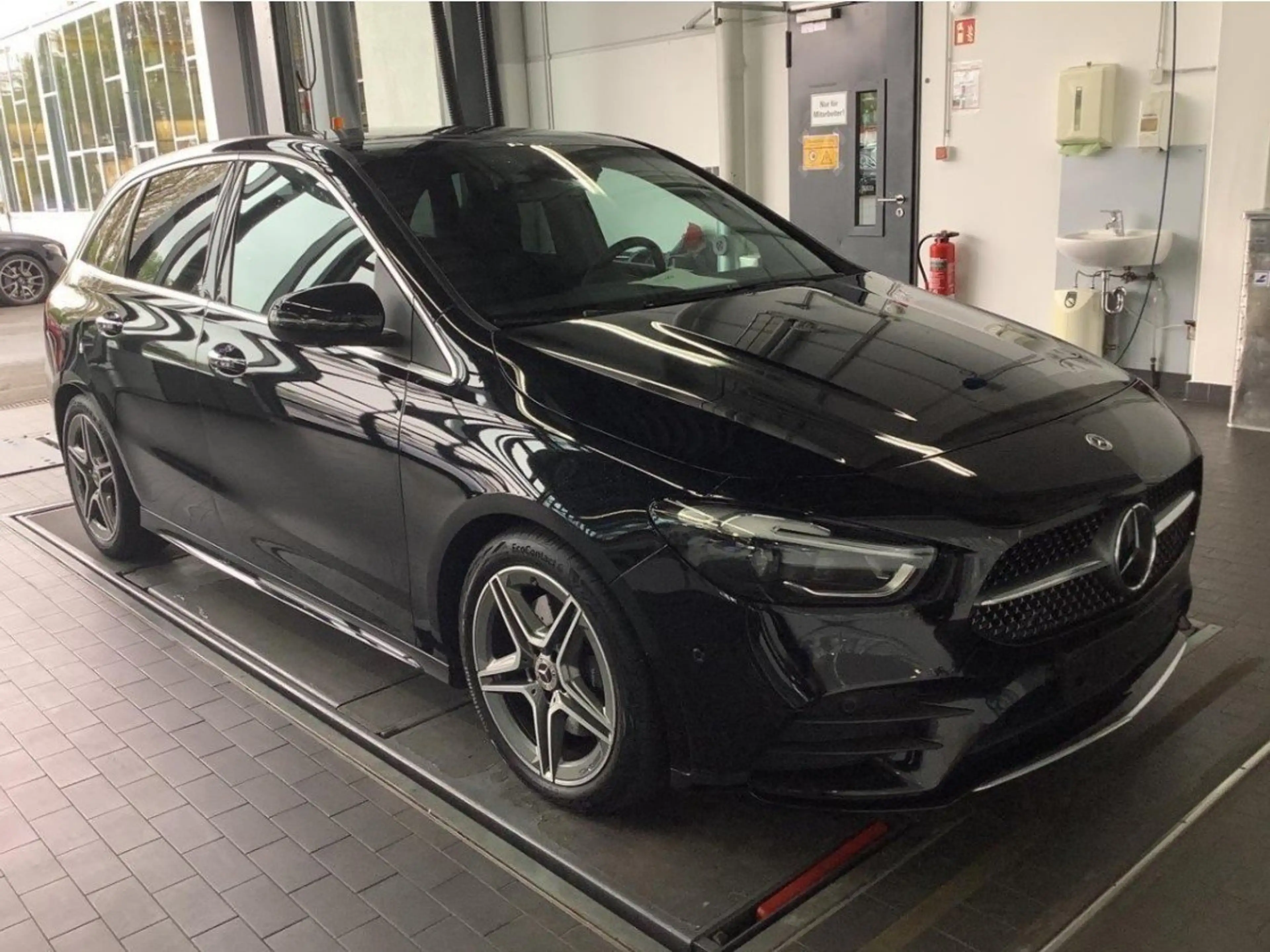 Mercedes-Benz B 220 B220d AMG Prem+ AHK Pano HUD Memo MLED 360°DISTR — photo 4