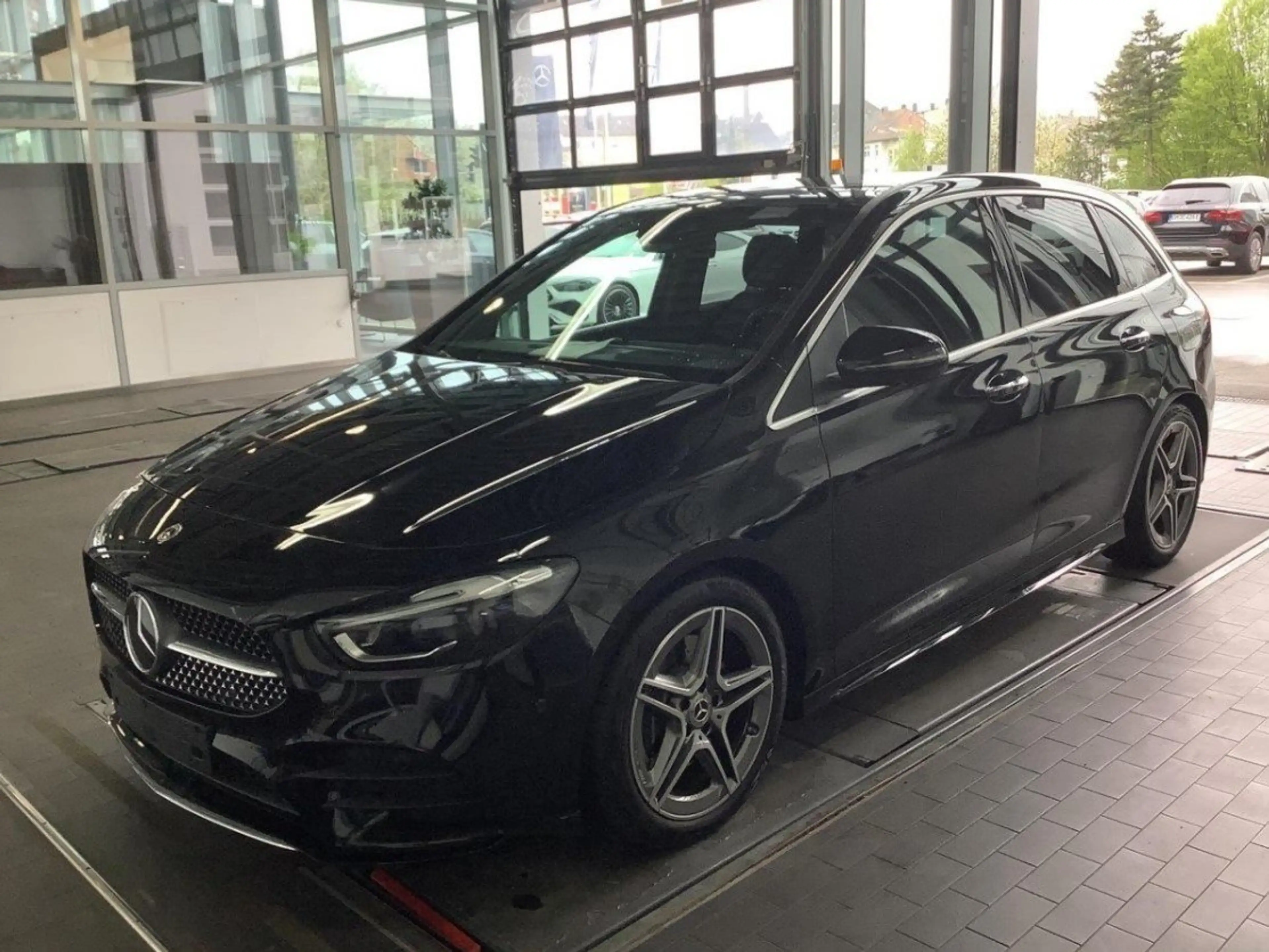 Mercedes-Benz B 220 B220d AMG Prem+ AHK Pano HUD Memo MLED 360°DISTR — photo 2