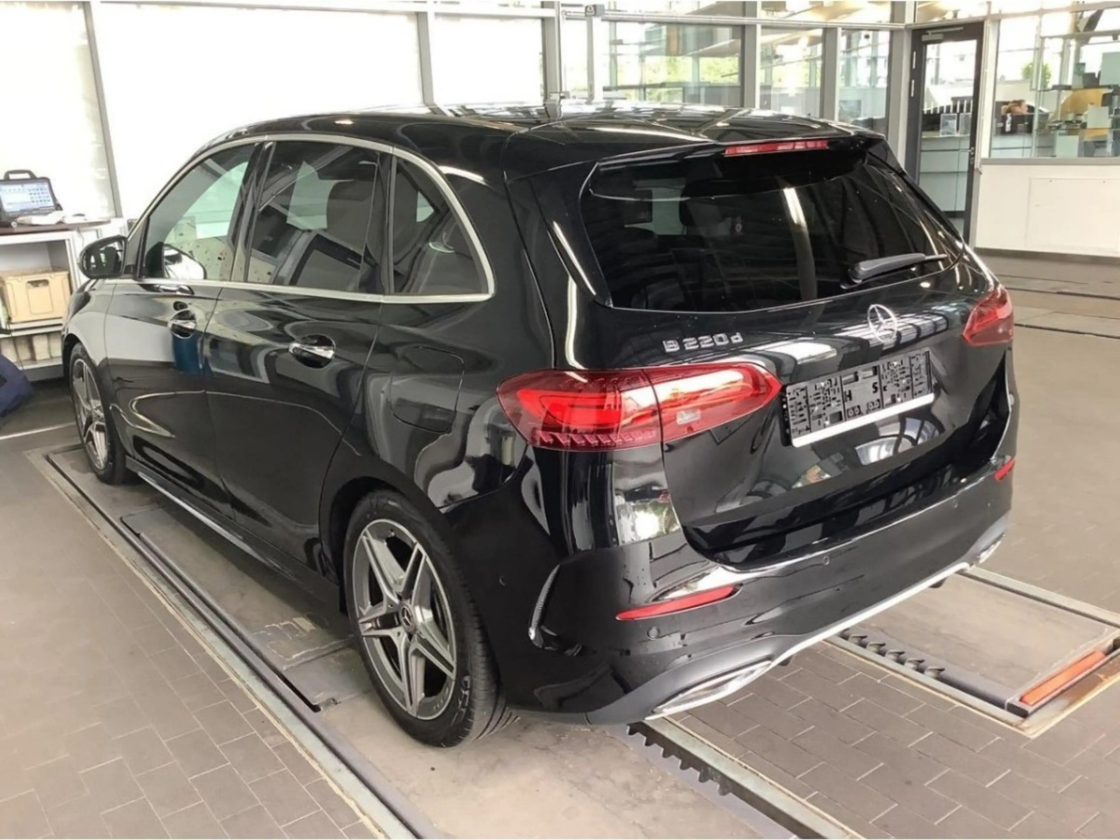 Mercedes-Benz B 220 B220d AMG Prem+ AHK Pano HUD Memo MLED 360°DISTR — photo 5