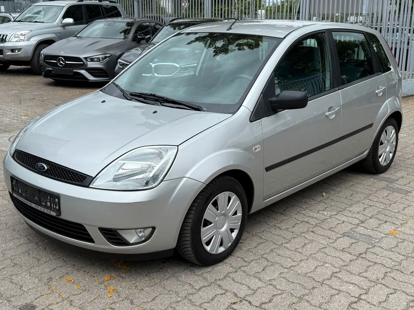 Ford Fiesta Ambiente1,4ltr. 16V Klima E-Fenster 81tkm Silber - 2
