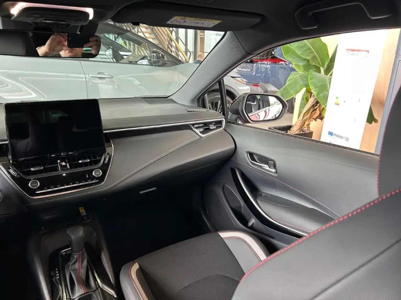 Toyota Corolla Hybrid 2,0L Touring Sports GR Sport 12