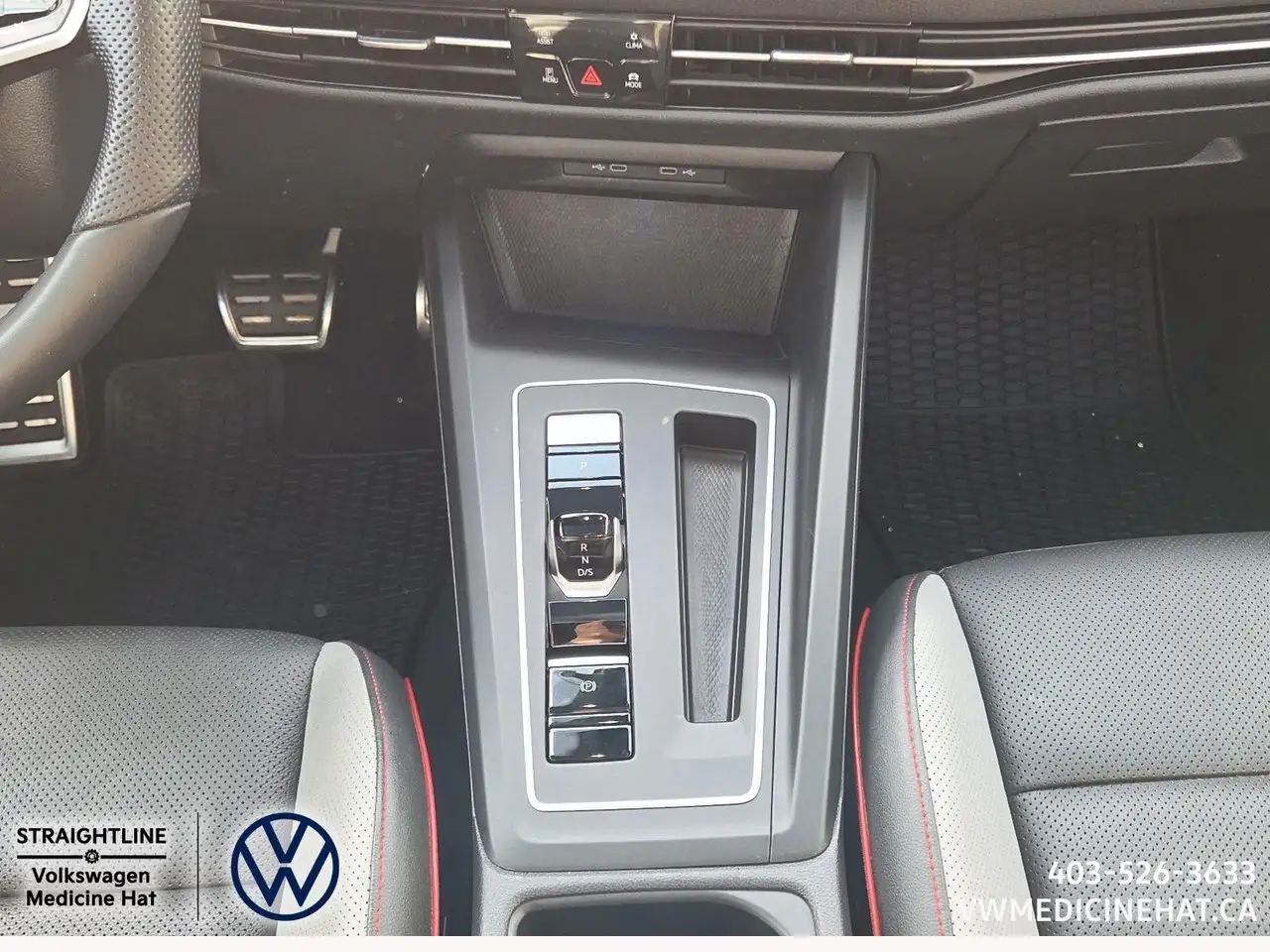 Volkswagen Golf GTI снимка Volkswagen Golf GTI