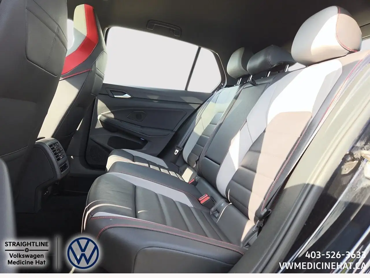 Volkswagen Golf GTI снимка Volkswagen Golf GTI