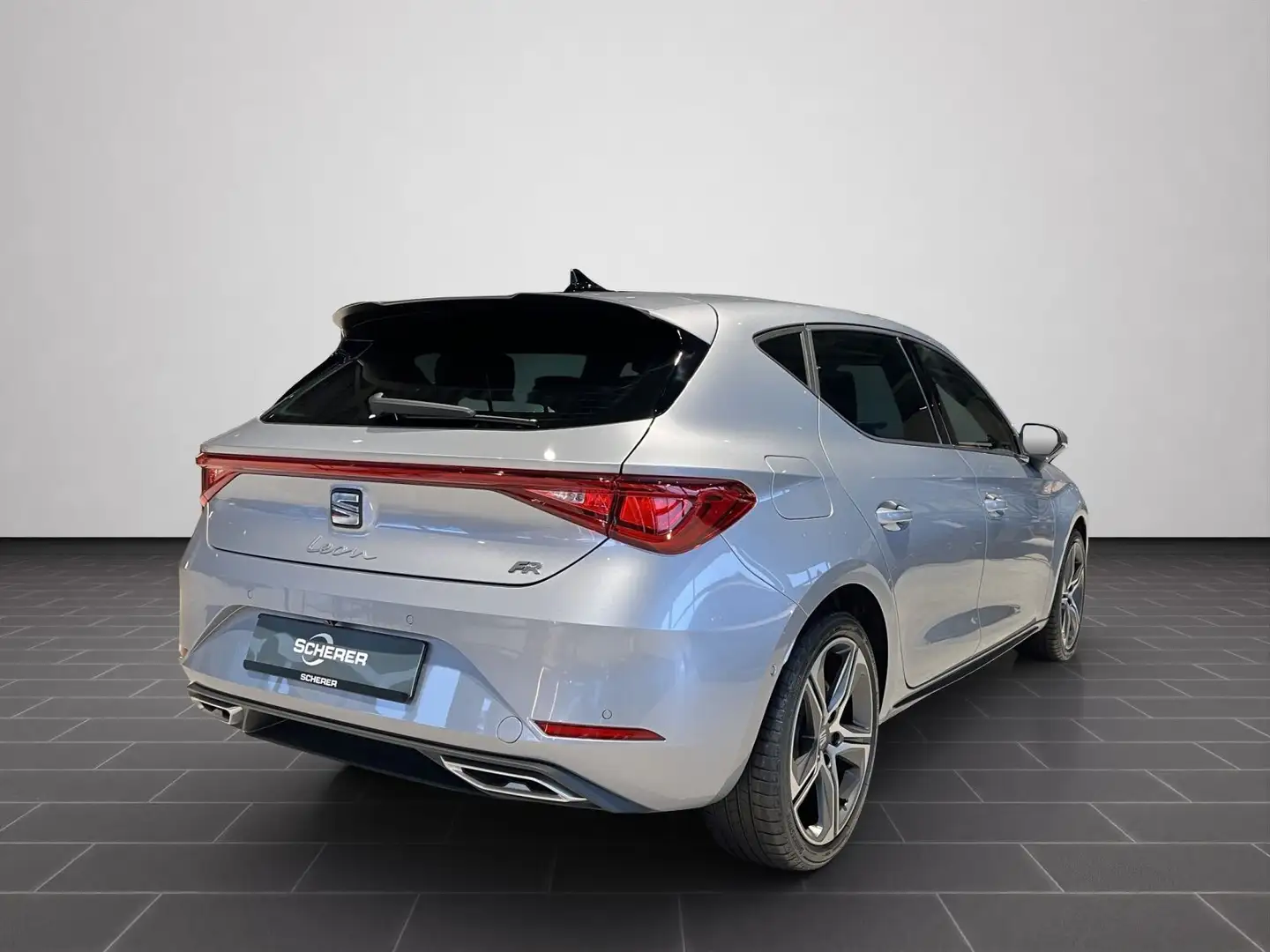 SEAT Leon LEON FR PLUS 1.5eTSI 150PS 7-Gang DSG Silber - 2