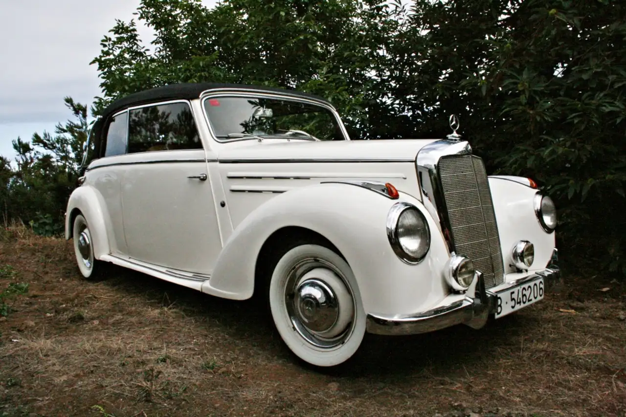 Mercedes-Benz 220 Cabriolet B (W187), foto 6