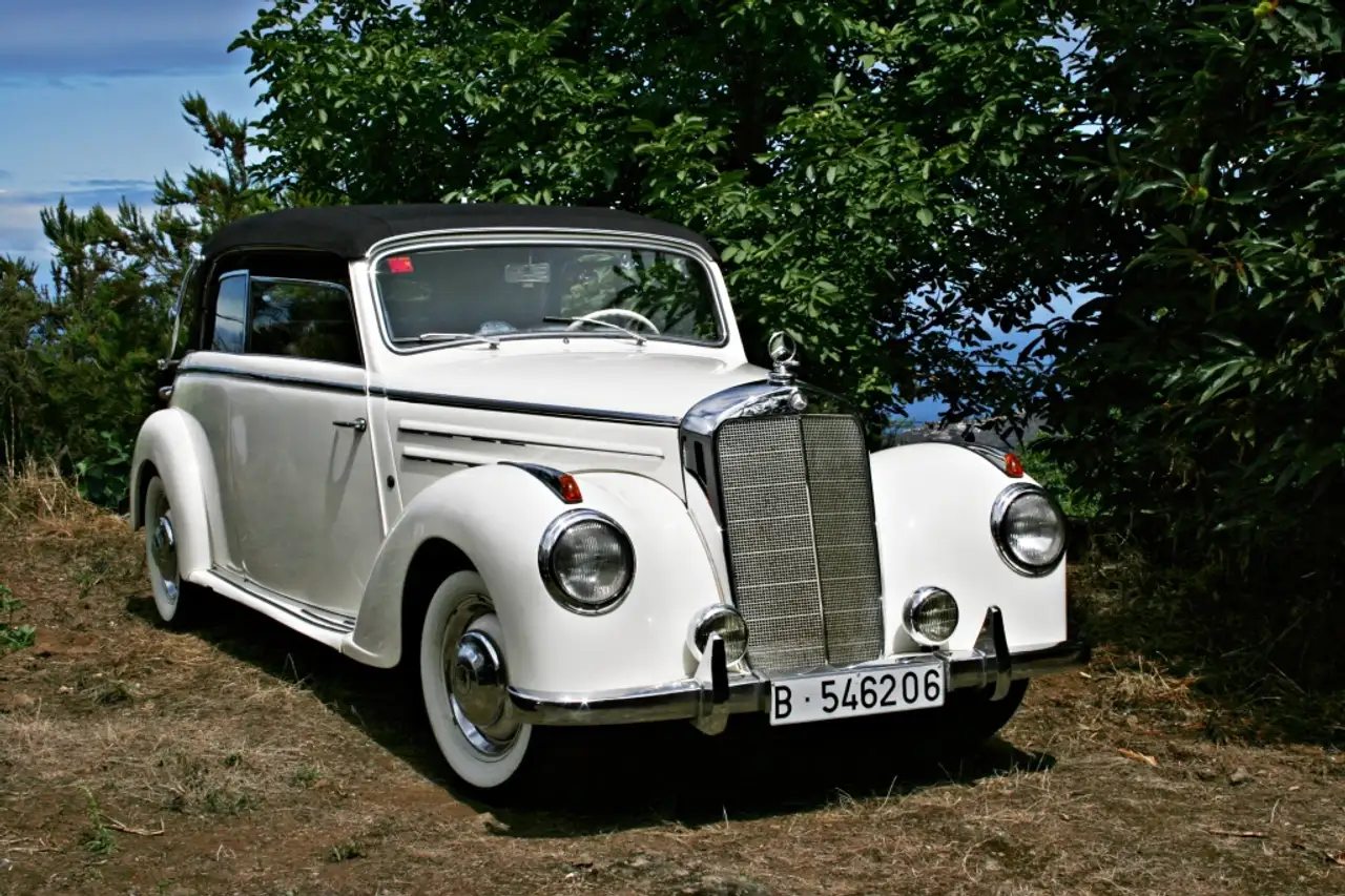 Mercedes-Benz 220 Cabriolet B (W187), foto 3