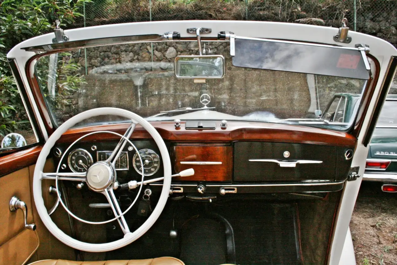 Mercedes-Benz 220 Cabriolet B (W187), foto 7