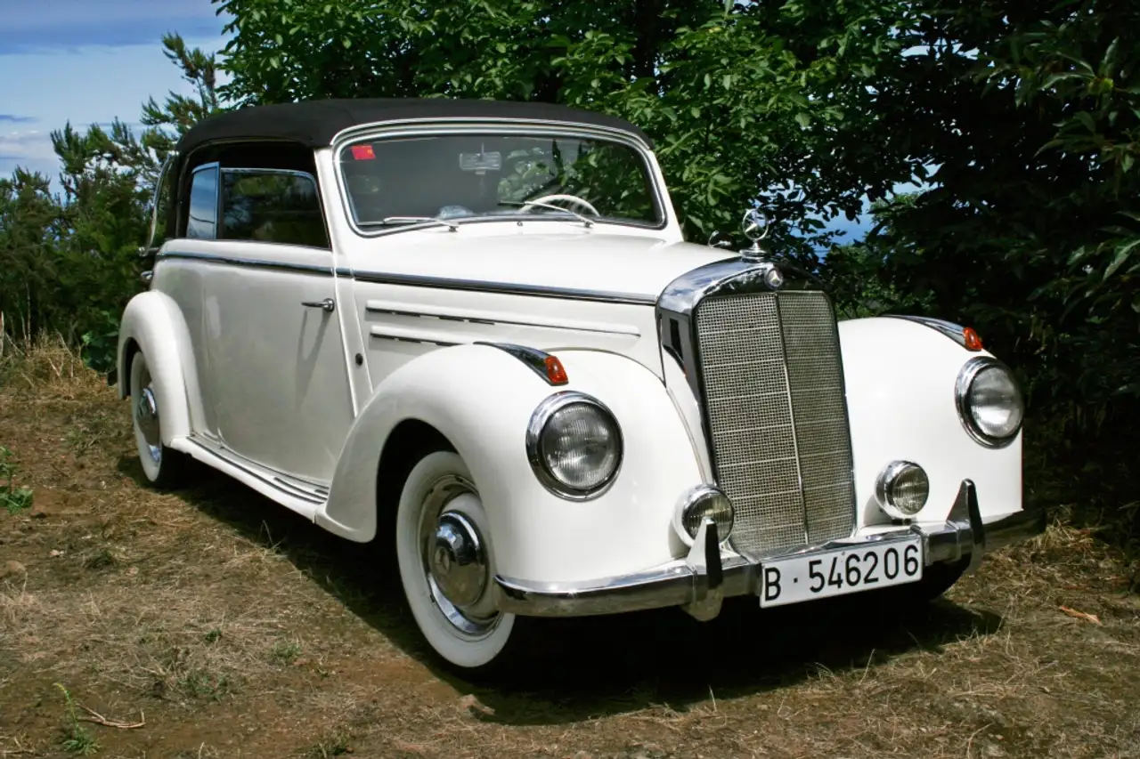 Mercedes-Benz 220 Cabriolet B (W187), foto 4