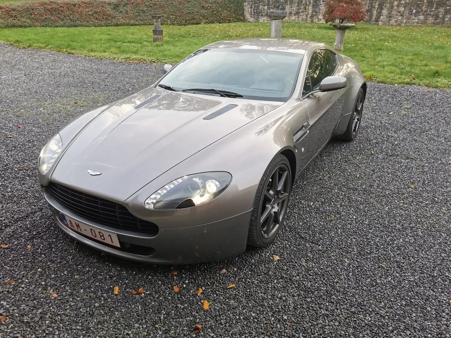 Aston Martin V8 4.7i Grey - 1