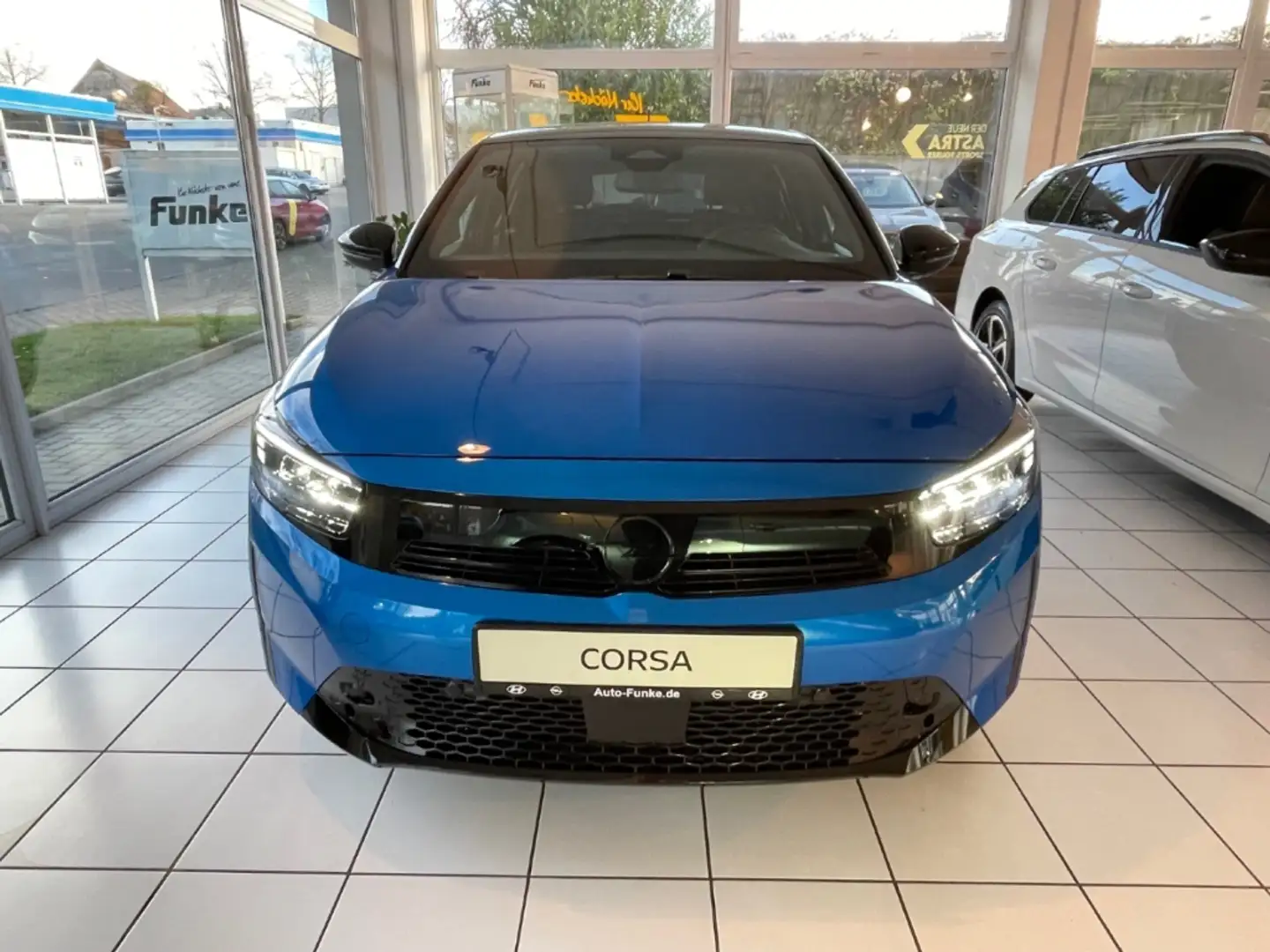 Opel Corsa Yes LED+Sitzhzg+Lenkradhzg+Allwetter+Carplay+DAB Blauw - 2