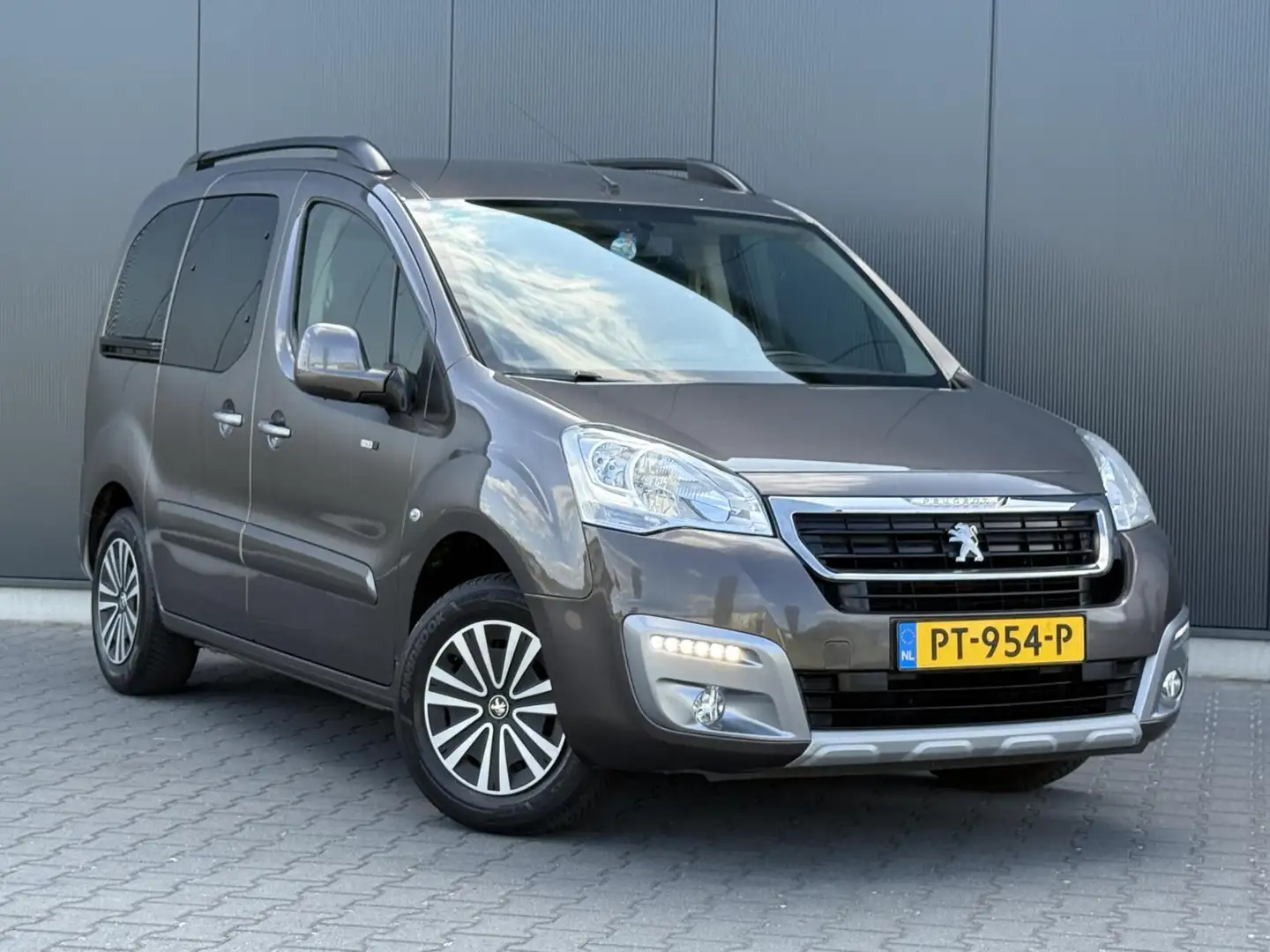 Peugeot Partner Tepee 1.2 PureTech Active LED - Trekhaak - Luxe Ui Grijs - 2