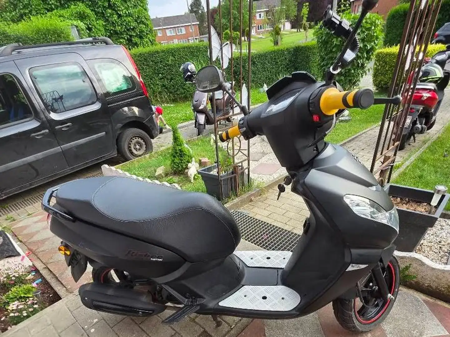 Peugeot Kisbee Fekete - 1