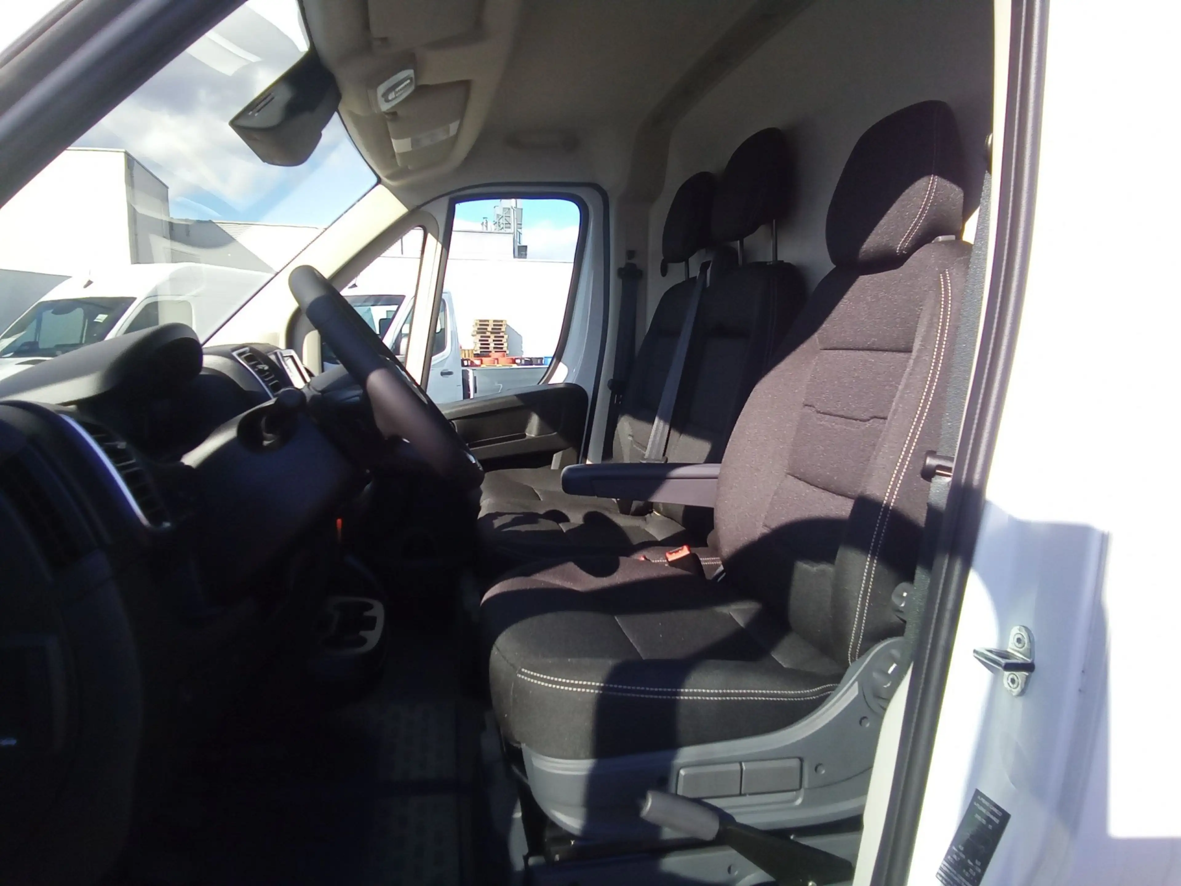 Citroen Jumper 33 L3H2 BlueHDi 140 — photo 11