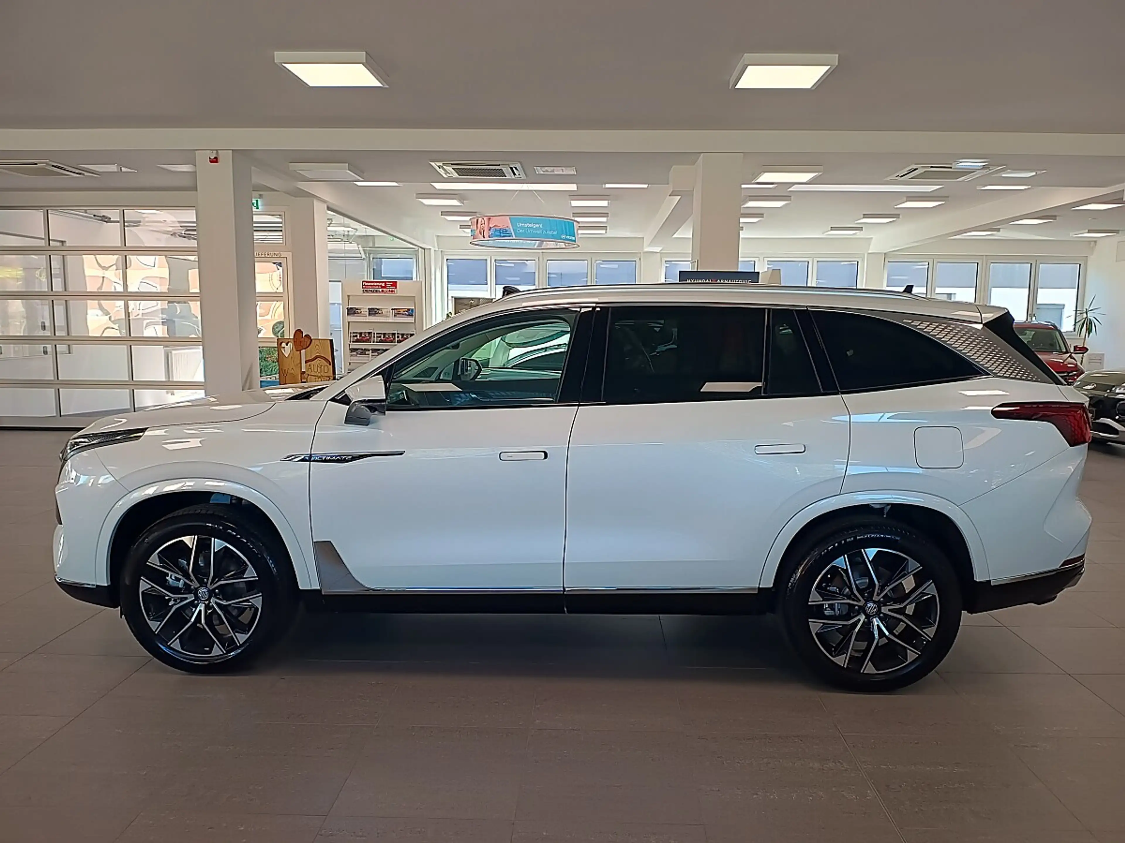 MG MGS9 1,5 PHEV Luxury *Pano*LED*BOSE* — photo 3