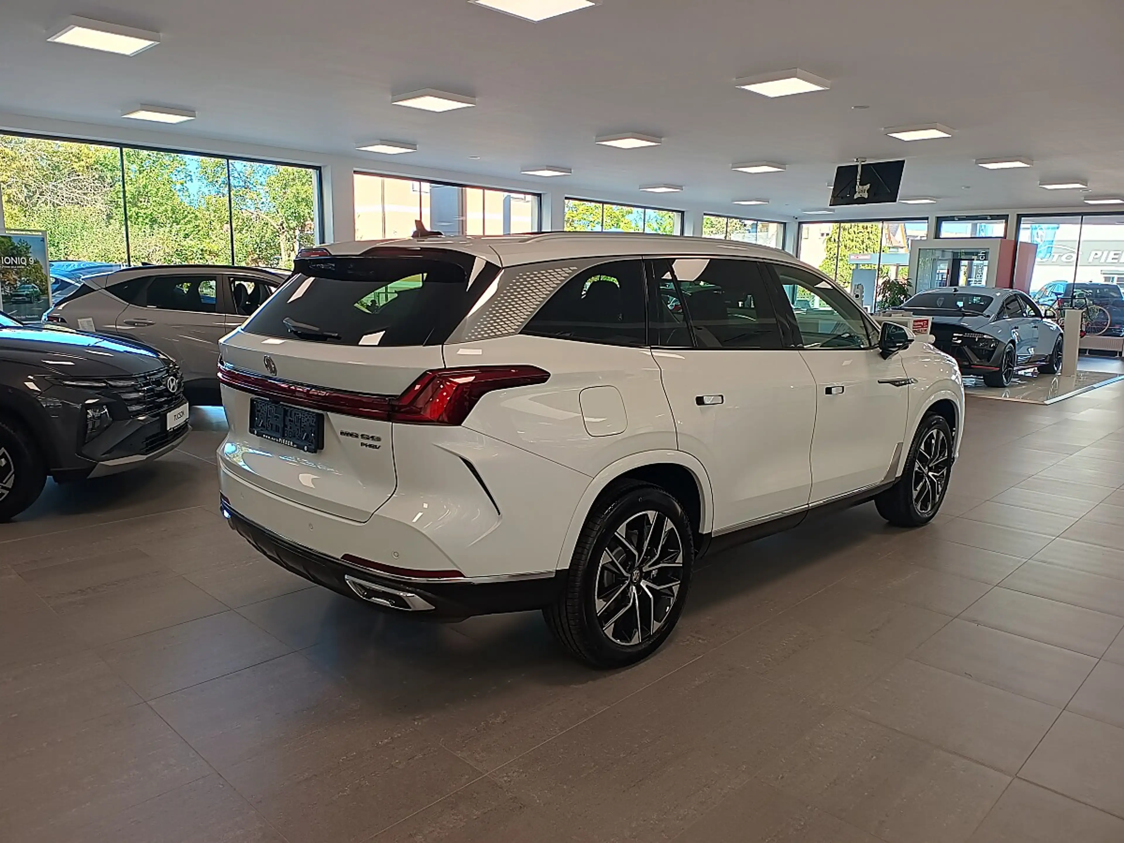 MG MGS9 1,5 PHEV Luxury *Pano*LED*BOSE* — photo 5