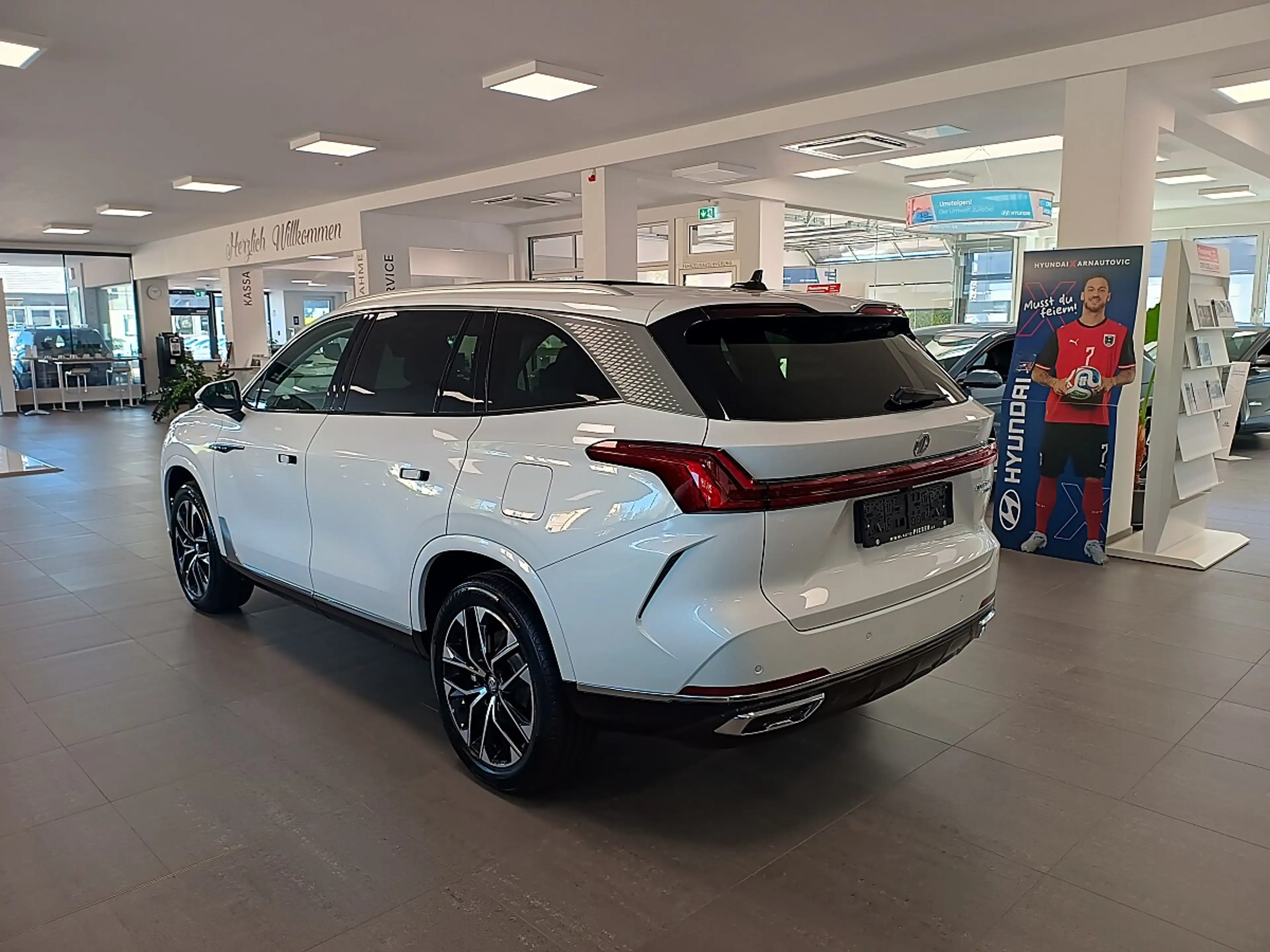 MG MGS9 1,5 PHEV Luxury *Pano*LED*BOSE* — photo 4