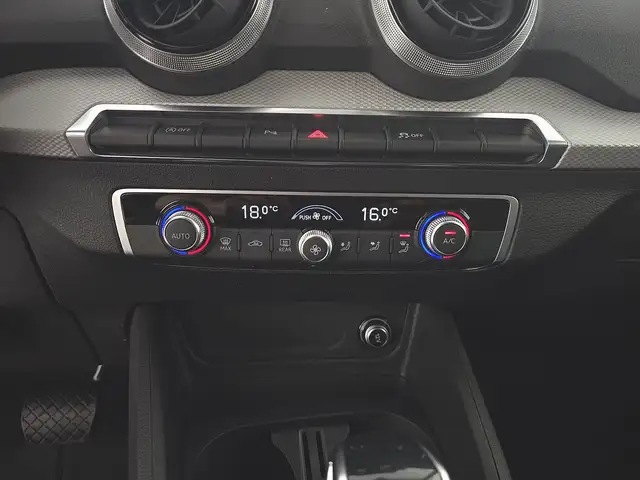 Audi Q2 view 13