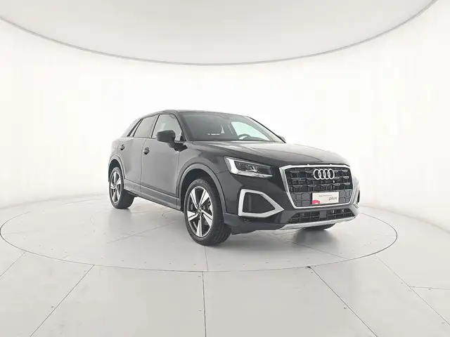 Audi Q2 view 6