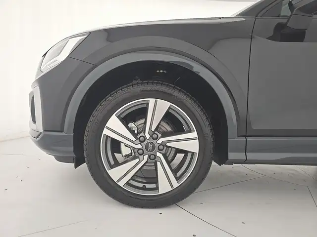 Audi Q2 view 8