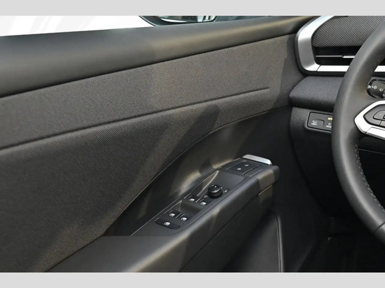 Volkswagen T-Roc 1.5 eTSI 110 kW Life 15
