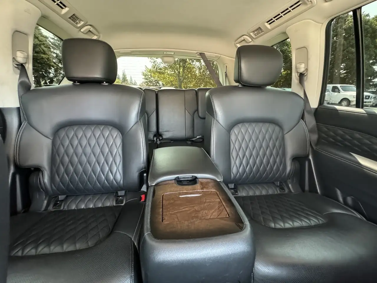 Infiniti QX80 снимка Infiniti QX80