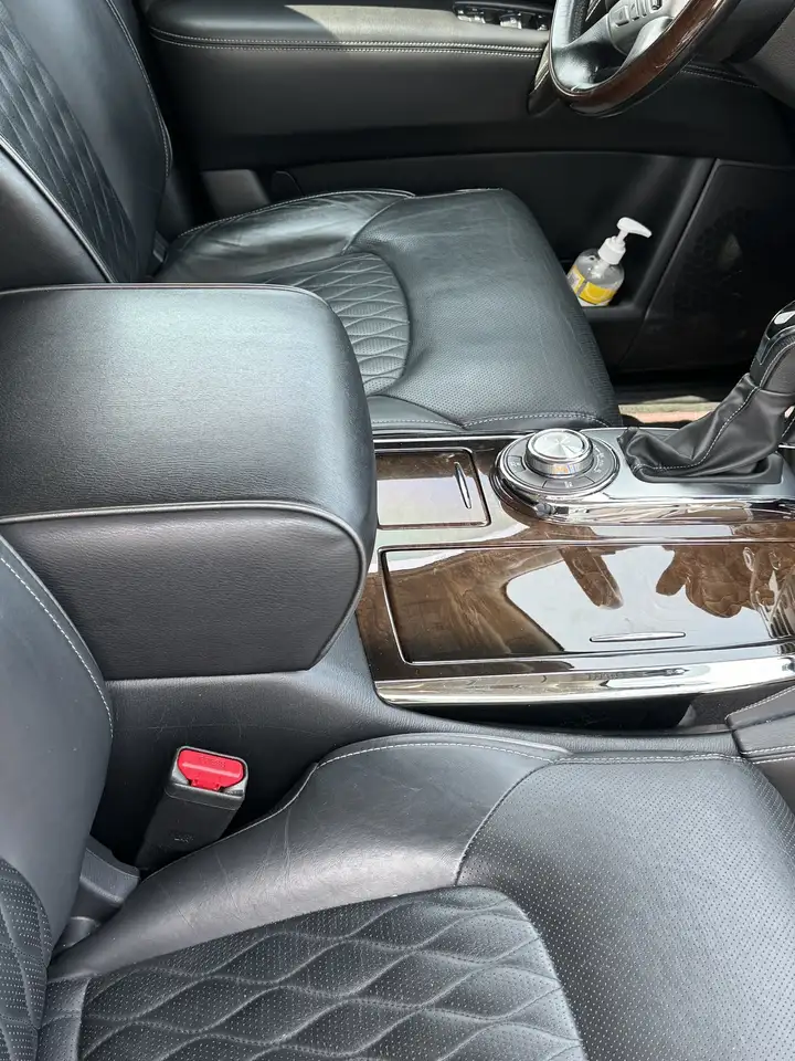 Infiniti QX80 снимка Infiniti QX80