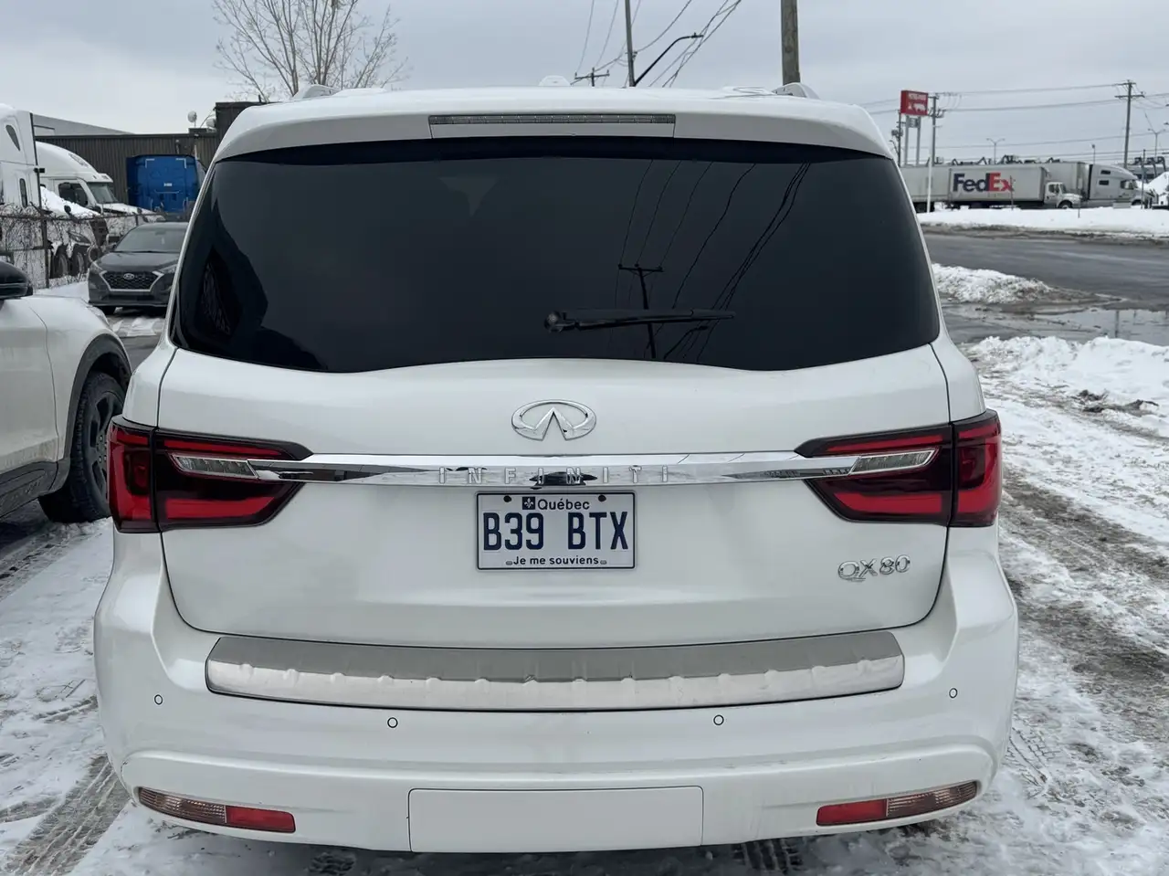 Infiniti QX80 снимка Infiniti QX80