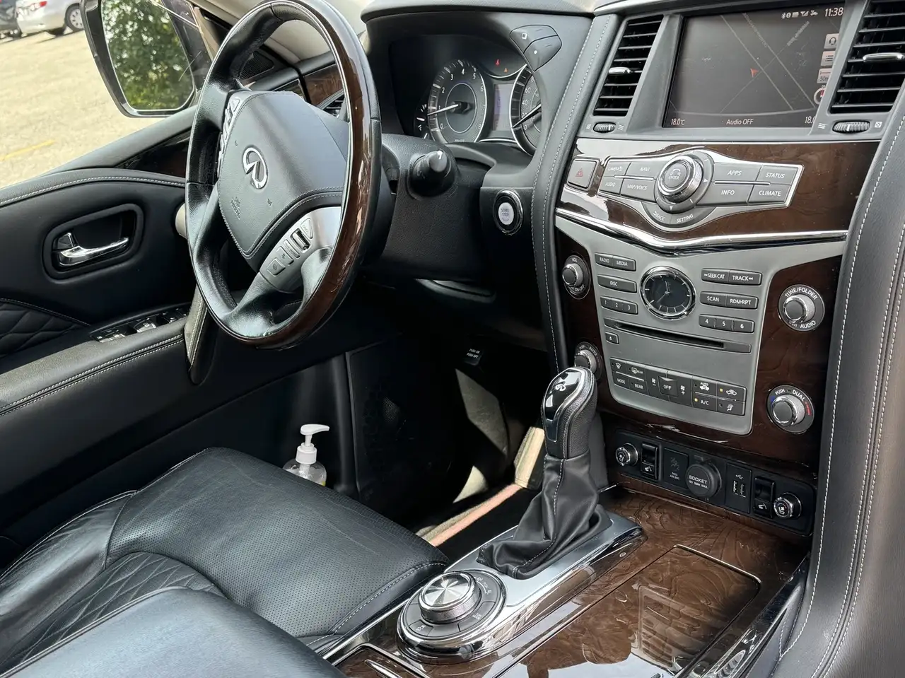 Infiniti QX80 снимка Infiniti QX80