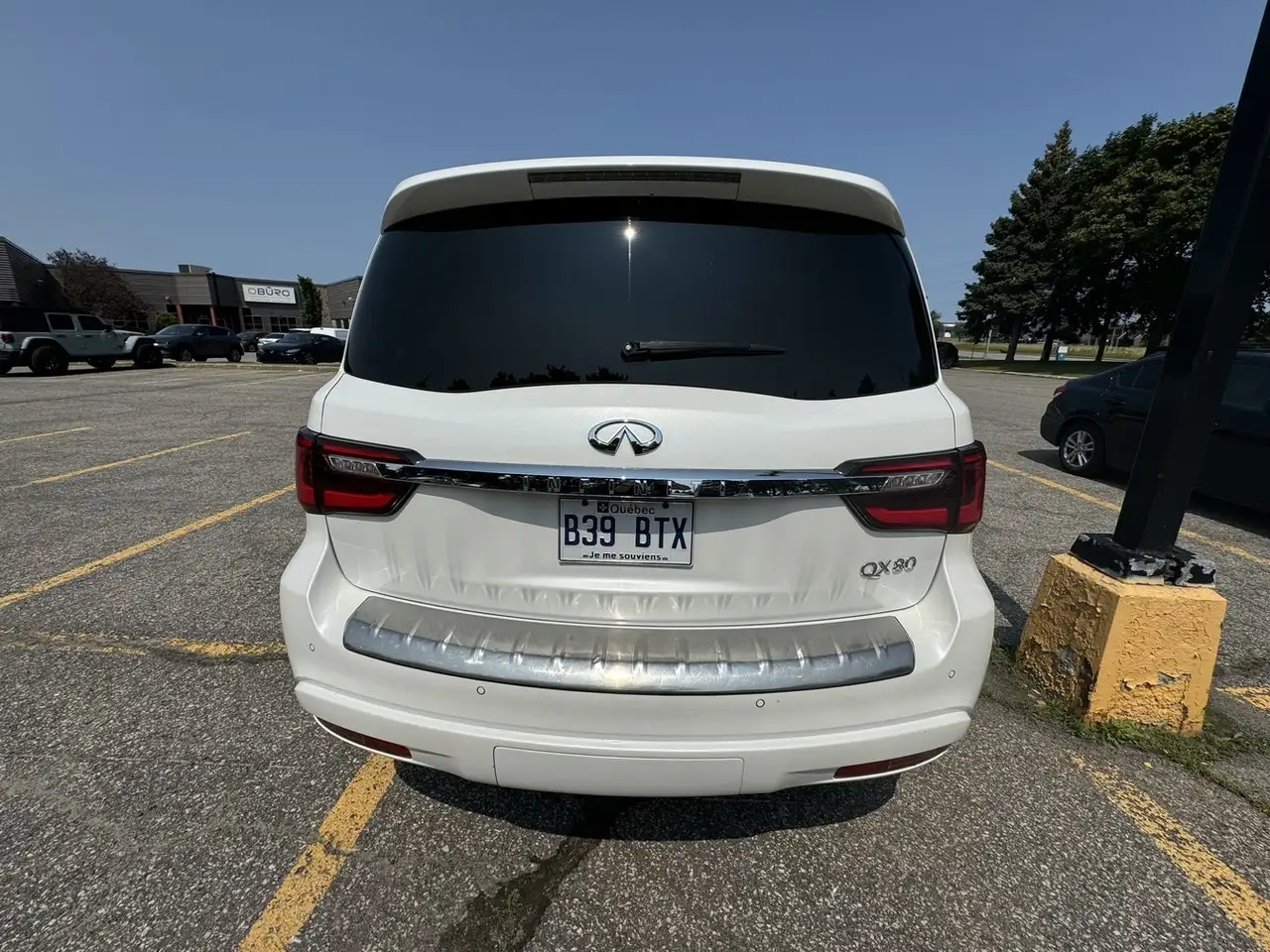 Infiniti QX80 снимка Infiniti QX80