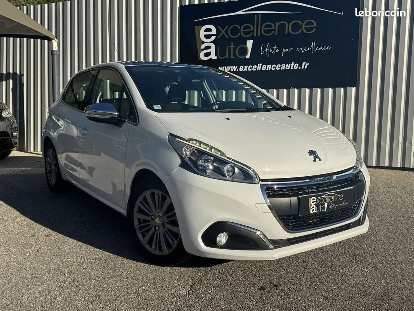 Peugeot 208 1.2 PURETECH 82CH ALLURE 5P Blanc - 1