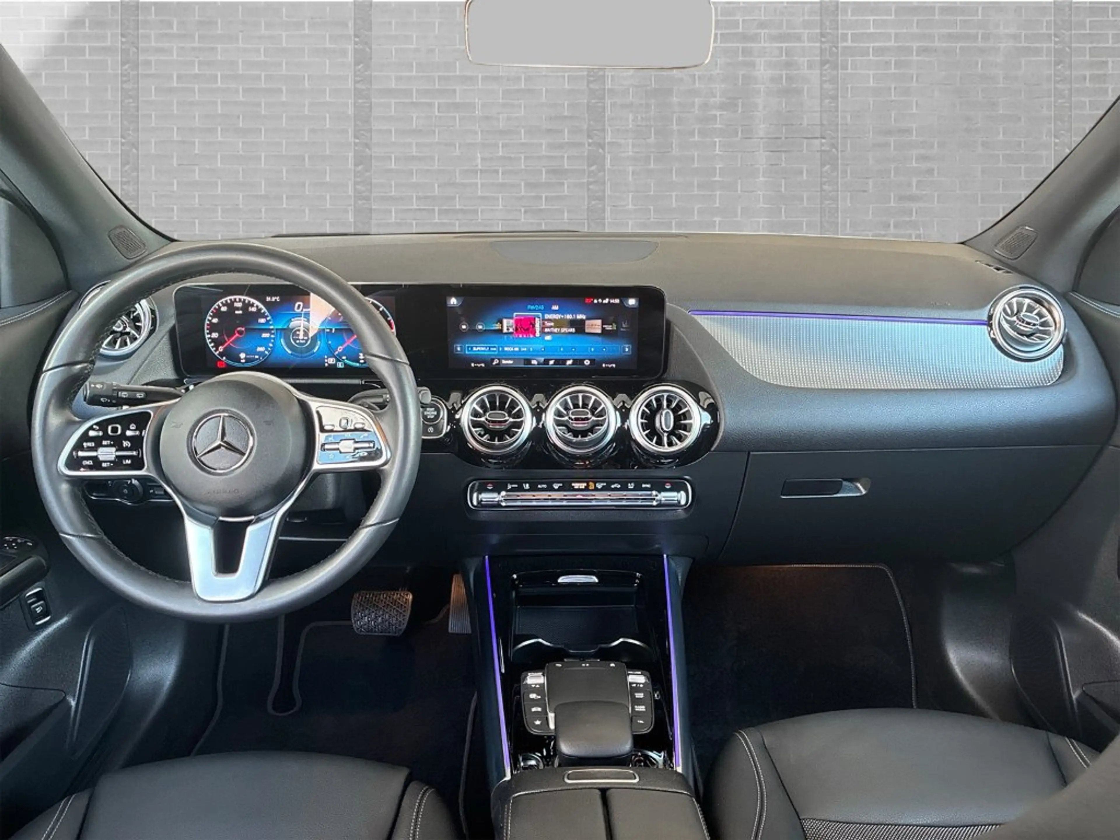 Mercedes-Benz GLA 180 d — photo 7