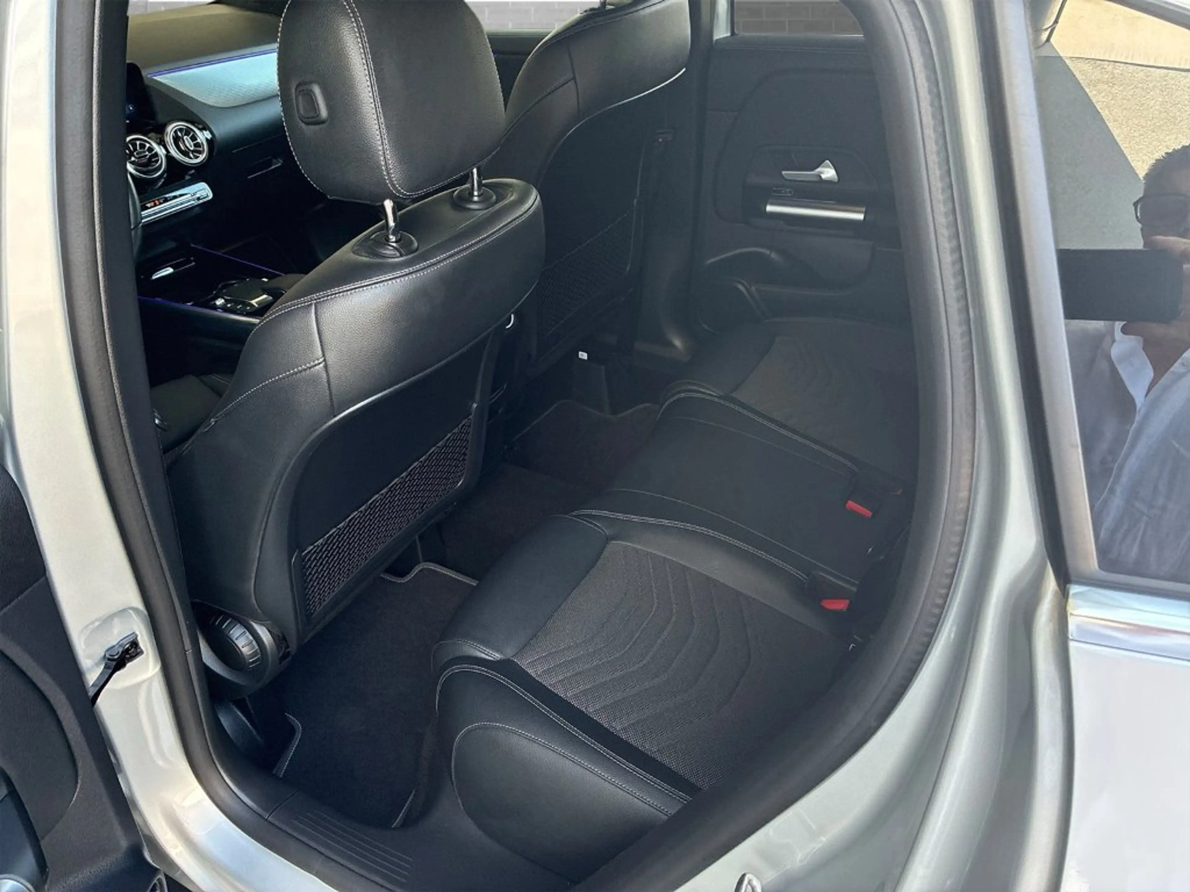 Mercedes-Benz GLA 180 d — photo 9