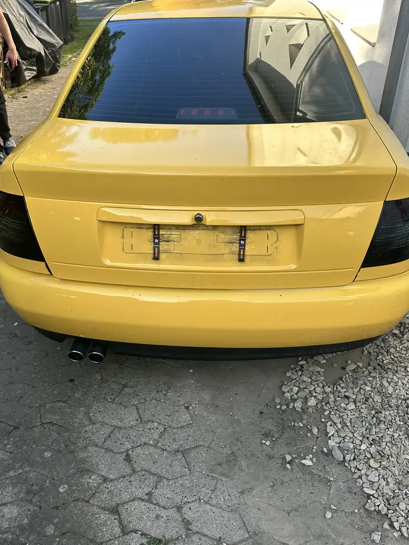 Audi A4 2.6 quattro Gelb - 2