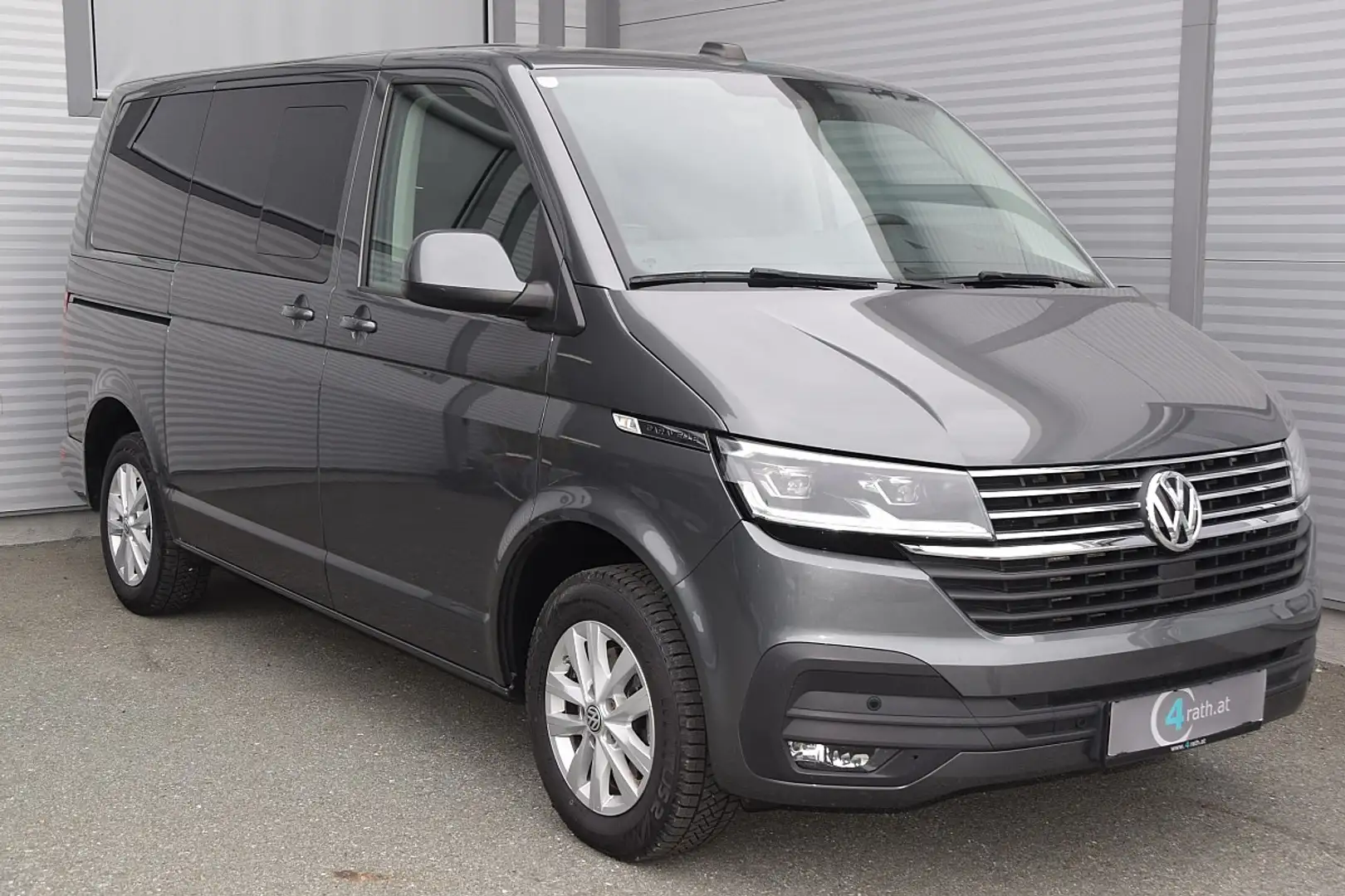 Volkswagen T6.1 Caravelle Caravelle T6.1 2,0 TDI KR LED/AHK/STANDHZG/ACC Gris - 2