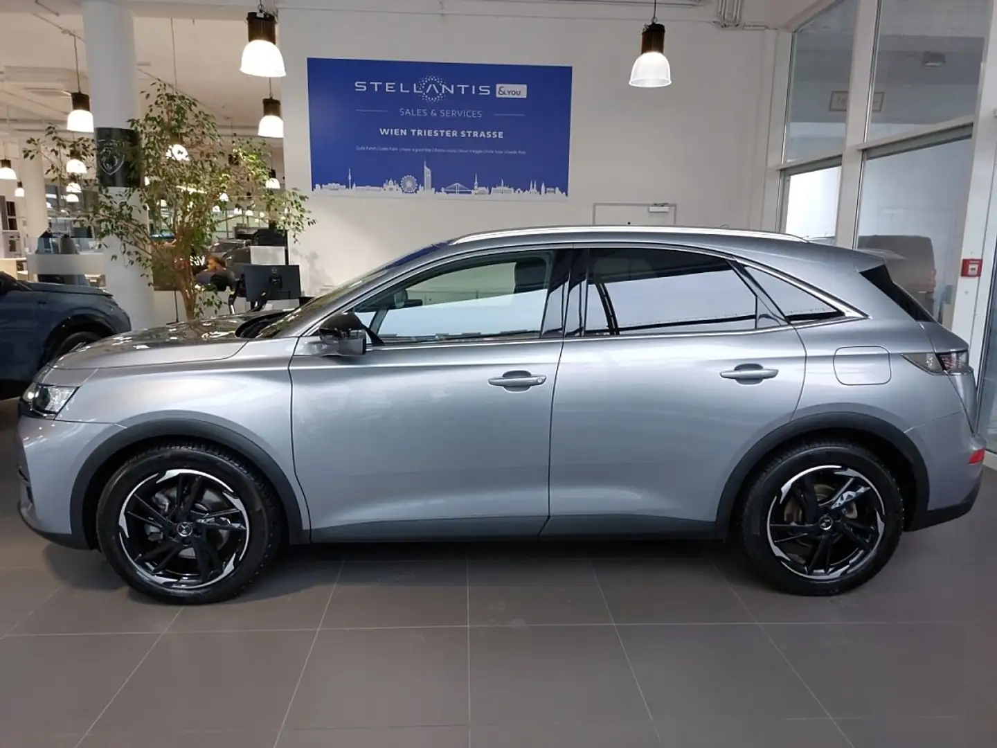 DS Automobiles DS 7 Crossback DS7 Crossback E-Tense 300 PHEV EAT8 4x4 Be Chic... Grau - 2