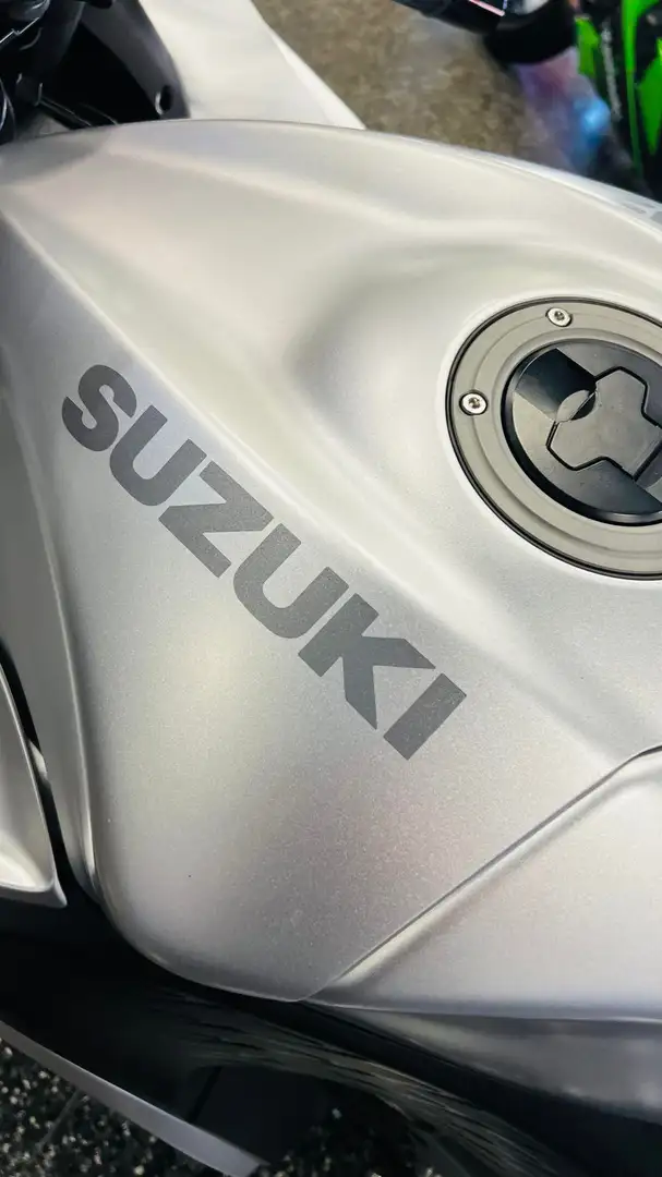 Suzuki Hayabusa GSXR 1300 R 5850KM!!!! 12MESI GARANZIA Grey - 2