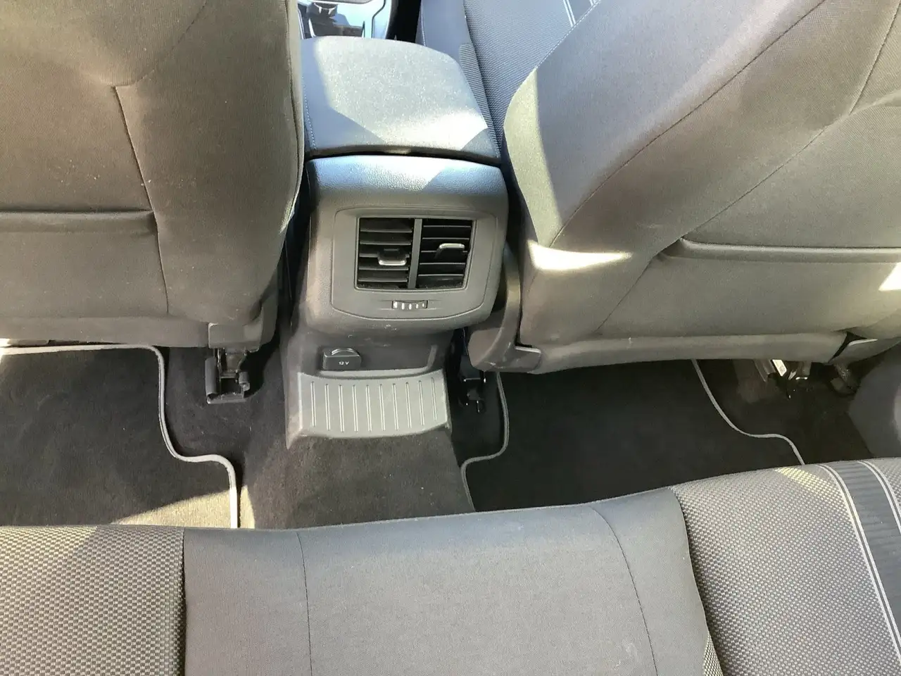 Volkswagen T-Roc — photo 18 sur 25