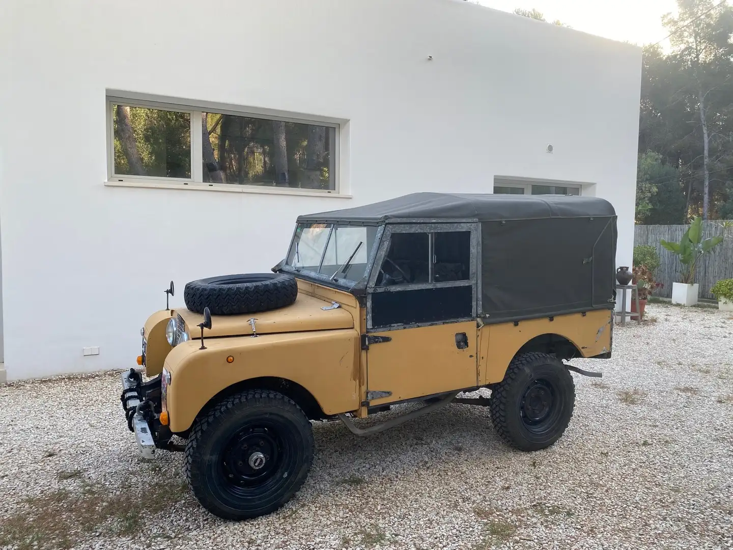 Land Rover Series 86" Oranje - 2