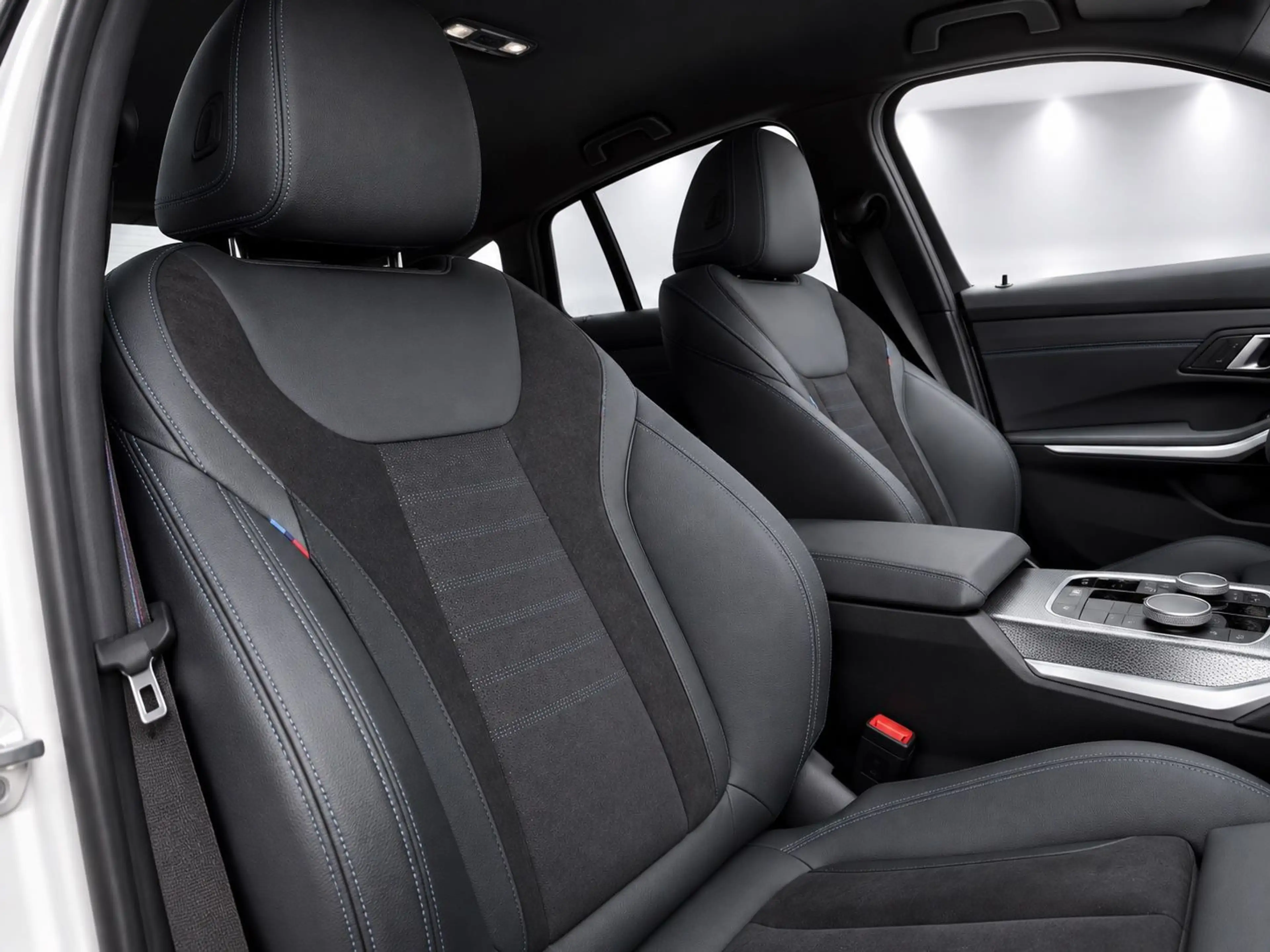 BMW 320 e xDrive M Sport WIDESCREEN+AHK+KAMERA+SHZG — photo 23