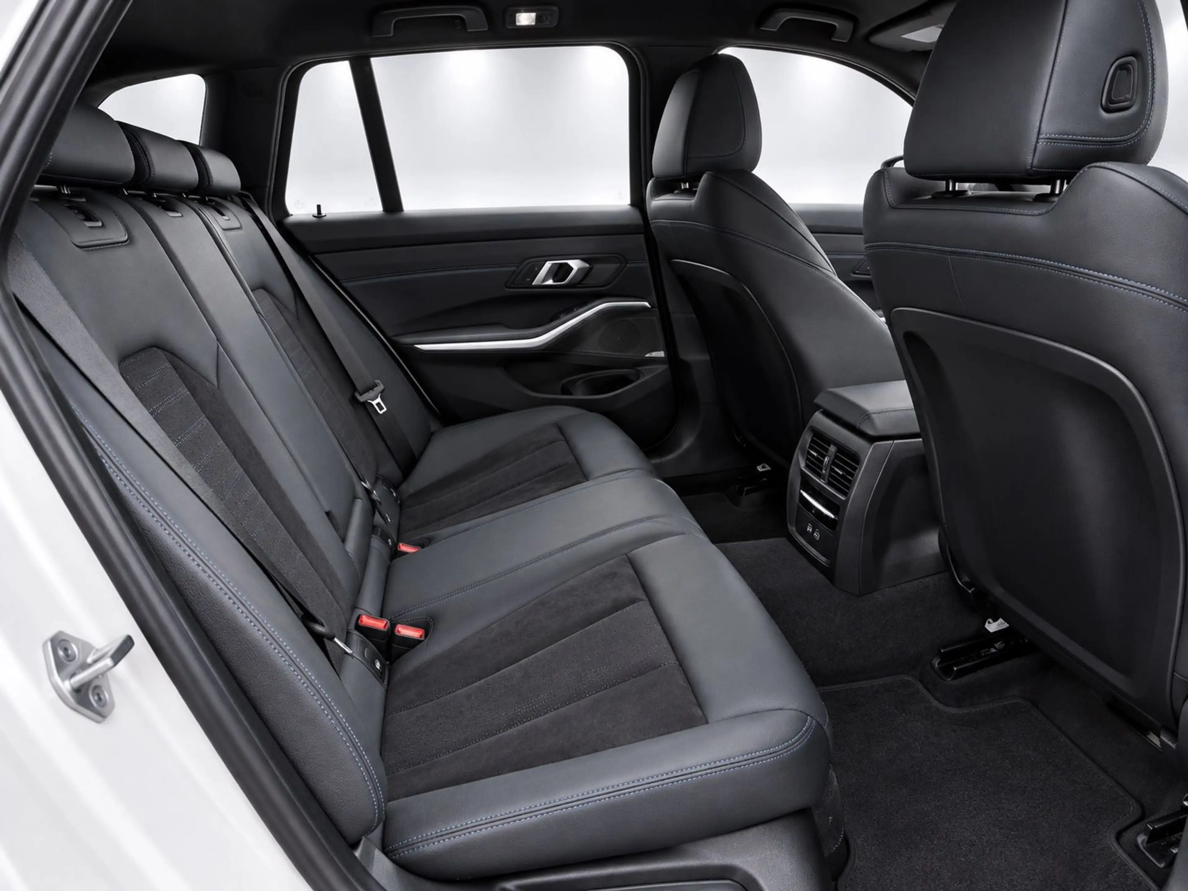 BMW 320 e xDrive M Sport WIDESCREEN+AHK+KAMERA+SHZG — photo 24
