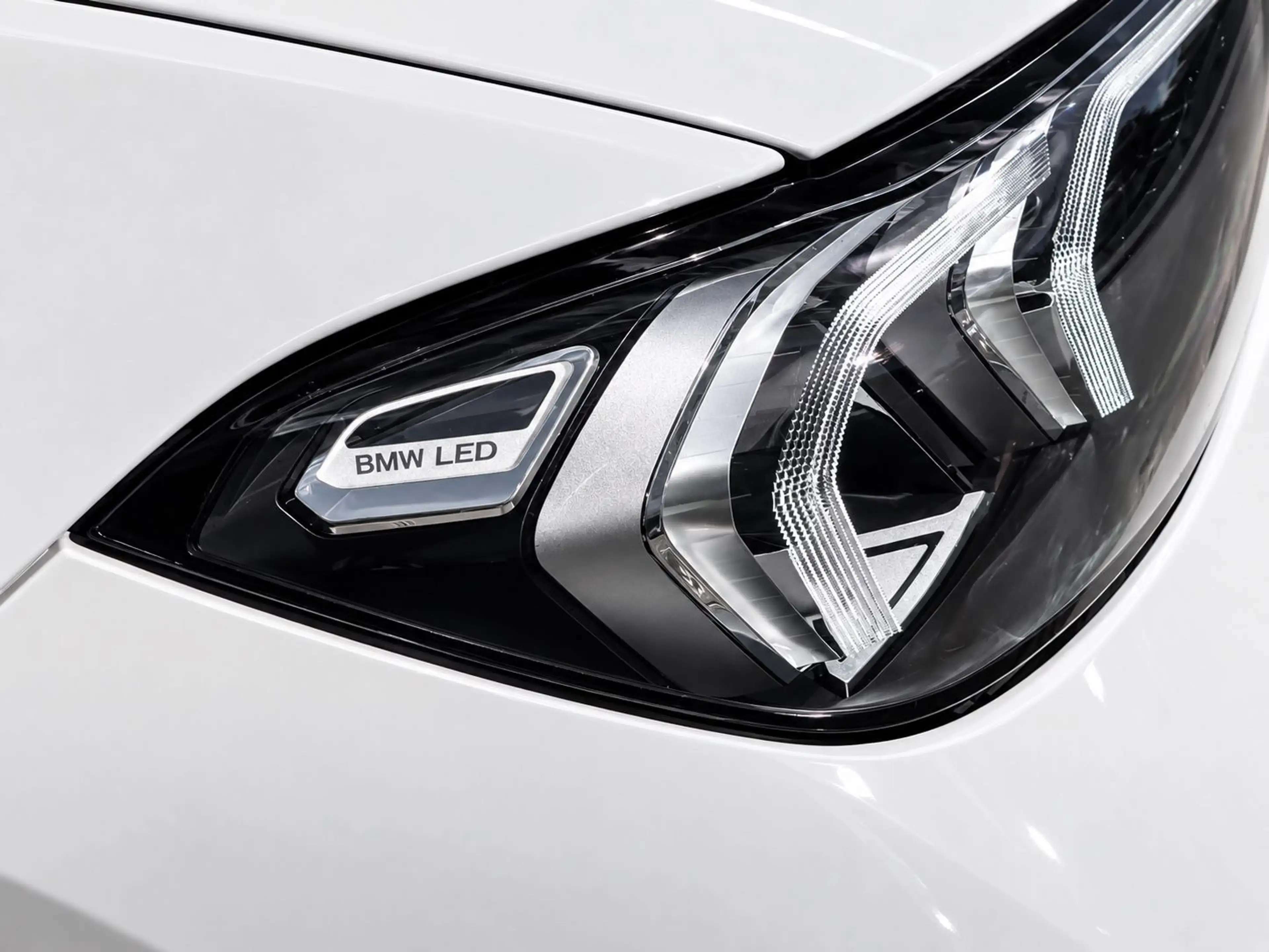 BMW 320 e xDrive M Sport WIDESCREEN+AHK+KAMERA+SHZG — photo 13